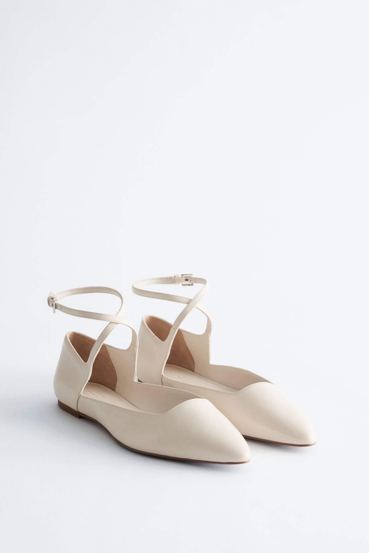 נעלי בלט שטוחות מעור עם רצועות מוצלבות - לבן/חום - 5