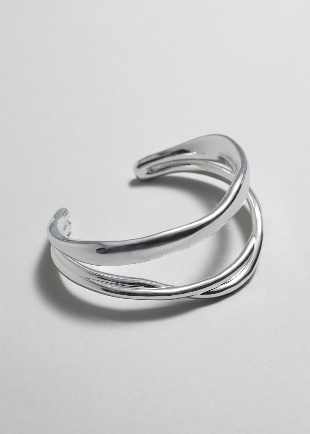 Brazalete abierto escultural