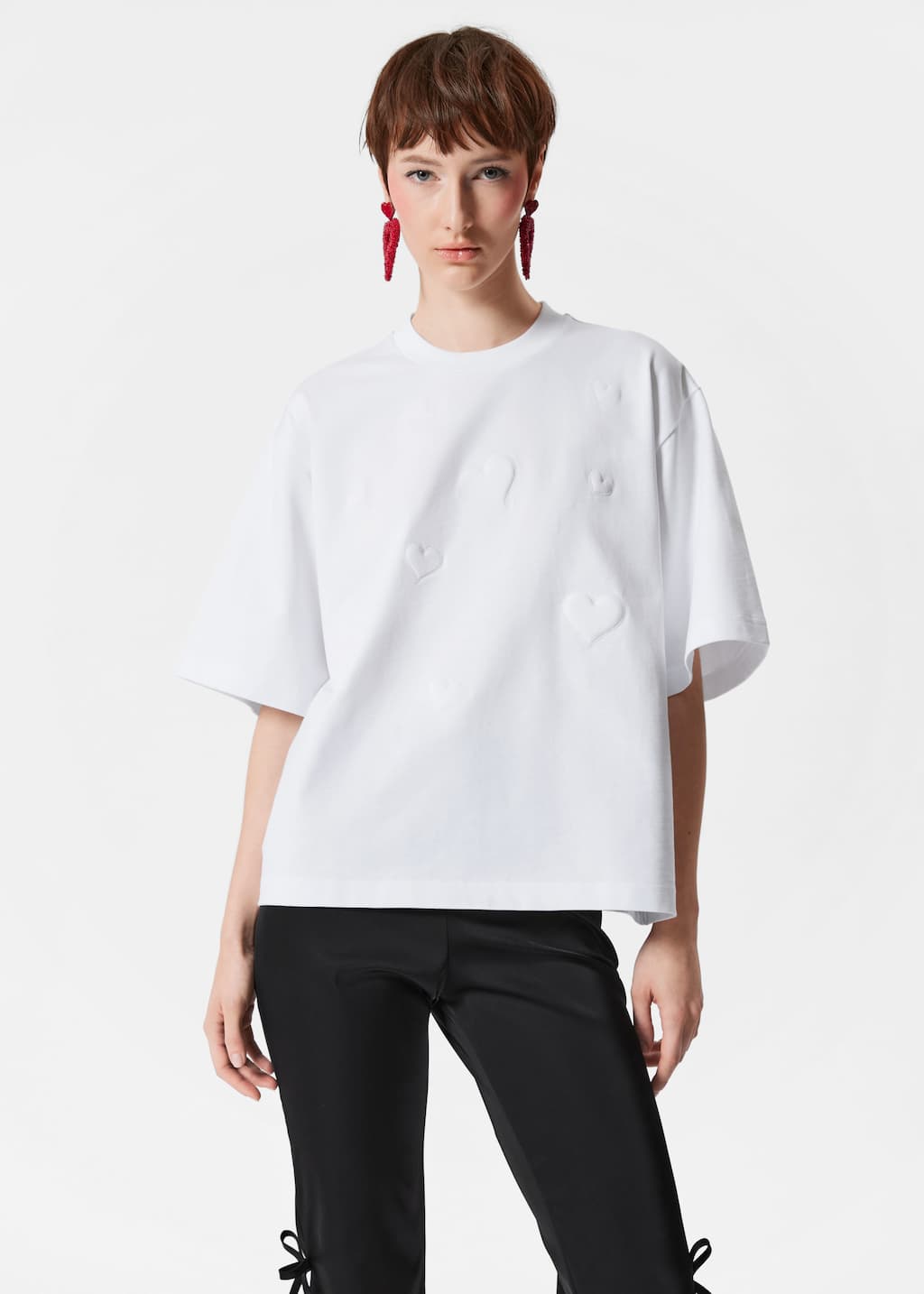 T-Shirt aus Baumwolle mit Herzprägung - Weiß - Lookbook
