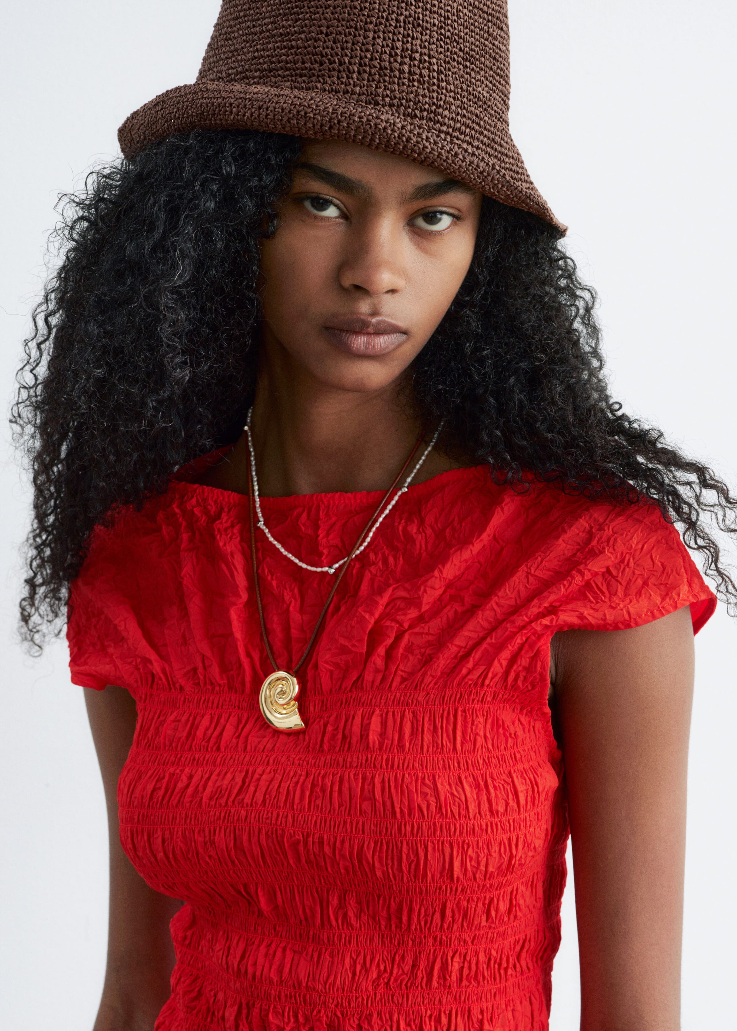 Gesmoktes Oberteil mit U-Boot-Ausschnitt - Beige/Gestreift - Lookbook