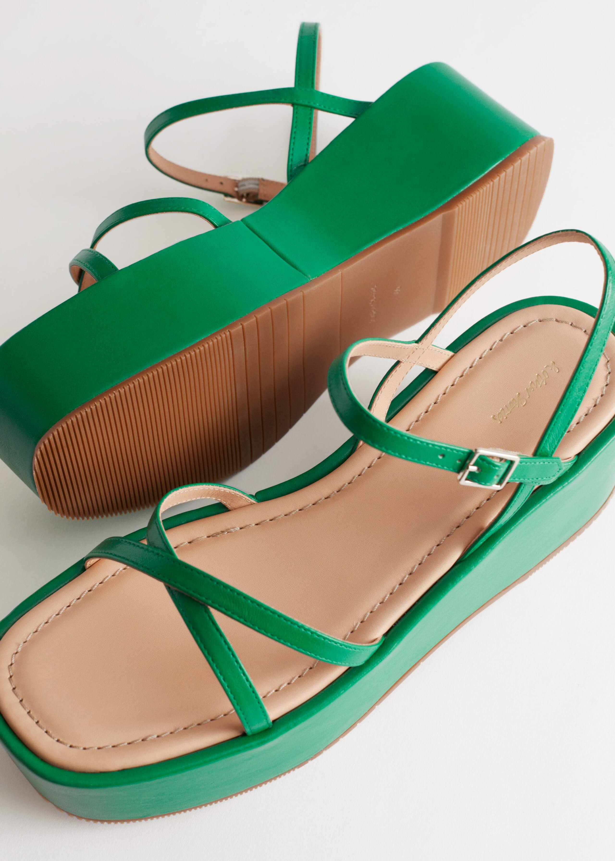 StrappyFlatformLeatherSandals - {{variantName}} - Descrizione dettagliata