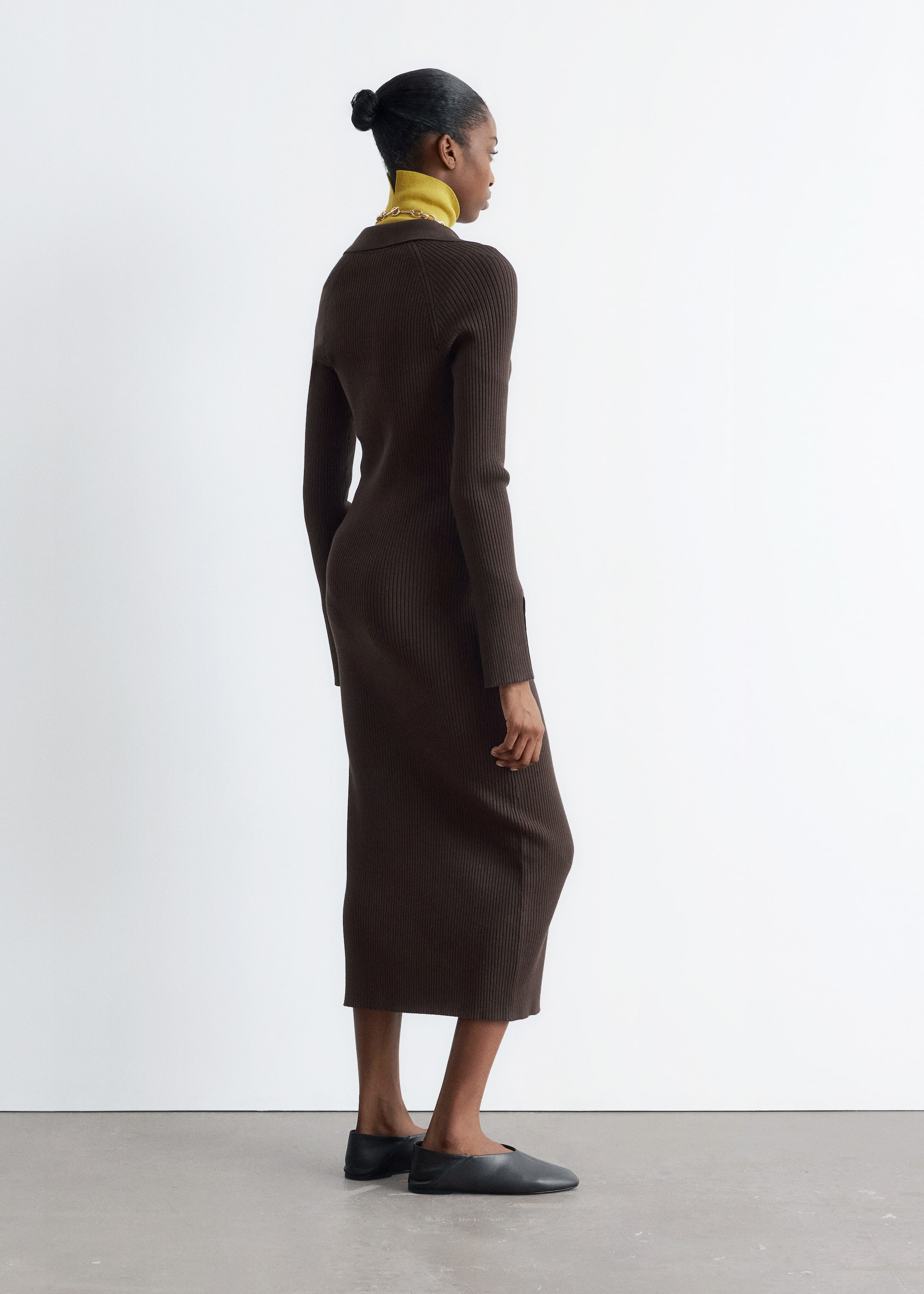 Visualizza immagine più grande: Abito midi in stile polo con lavorazione a coste - Marrone scuro - DONNA | H&M IT 4