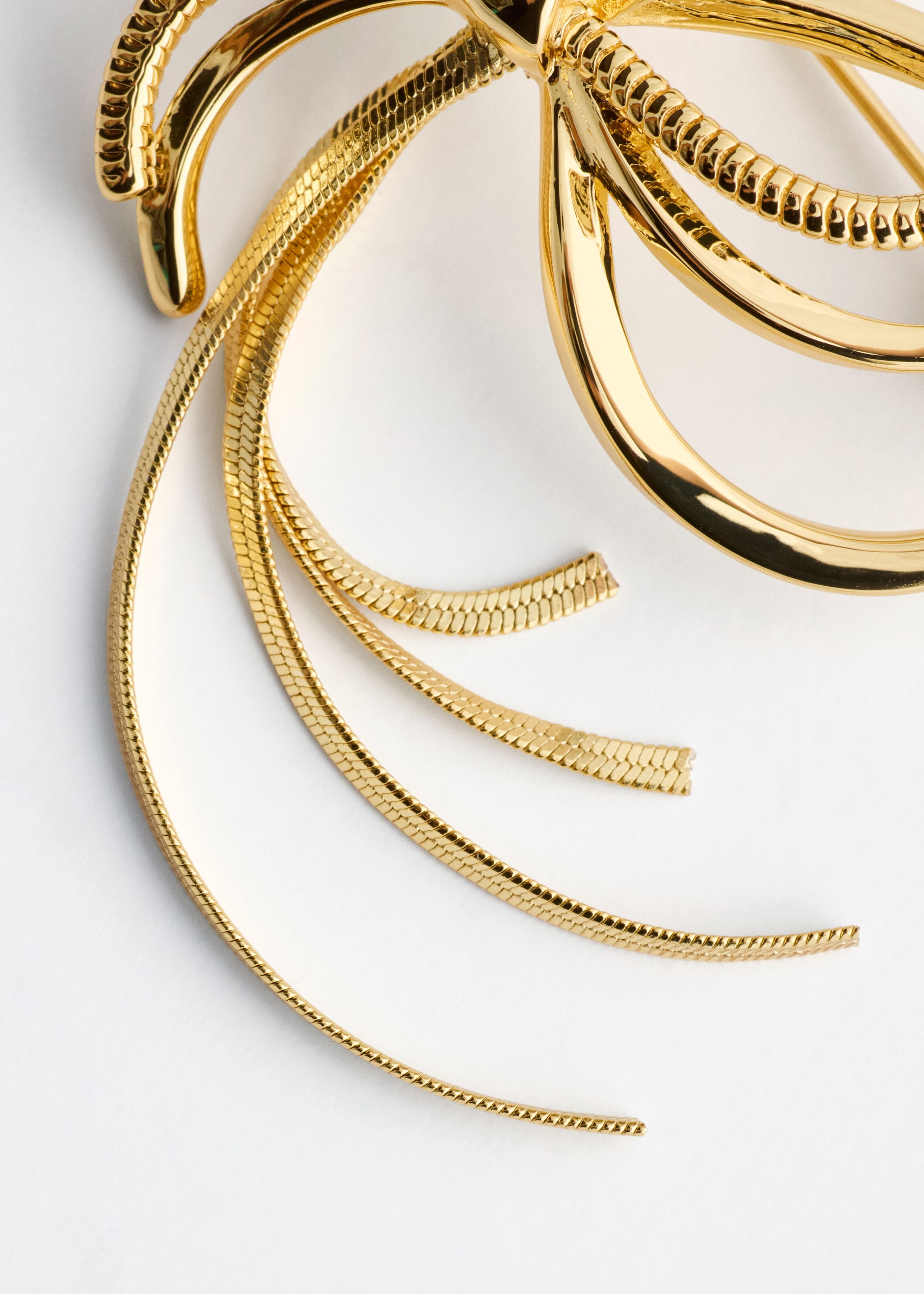 Bow Brooch - {{variantName}} - Descriptive Detail