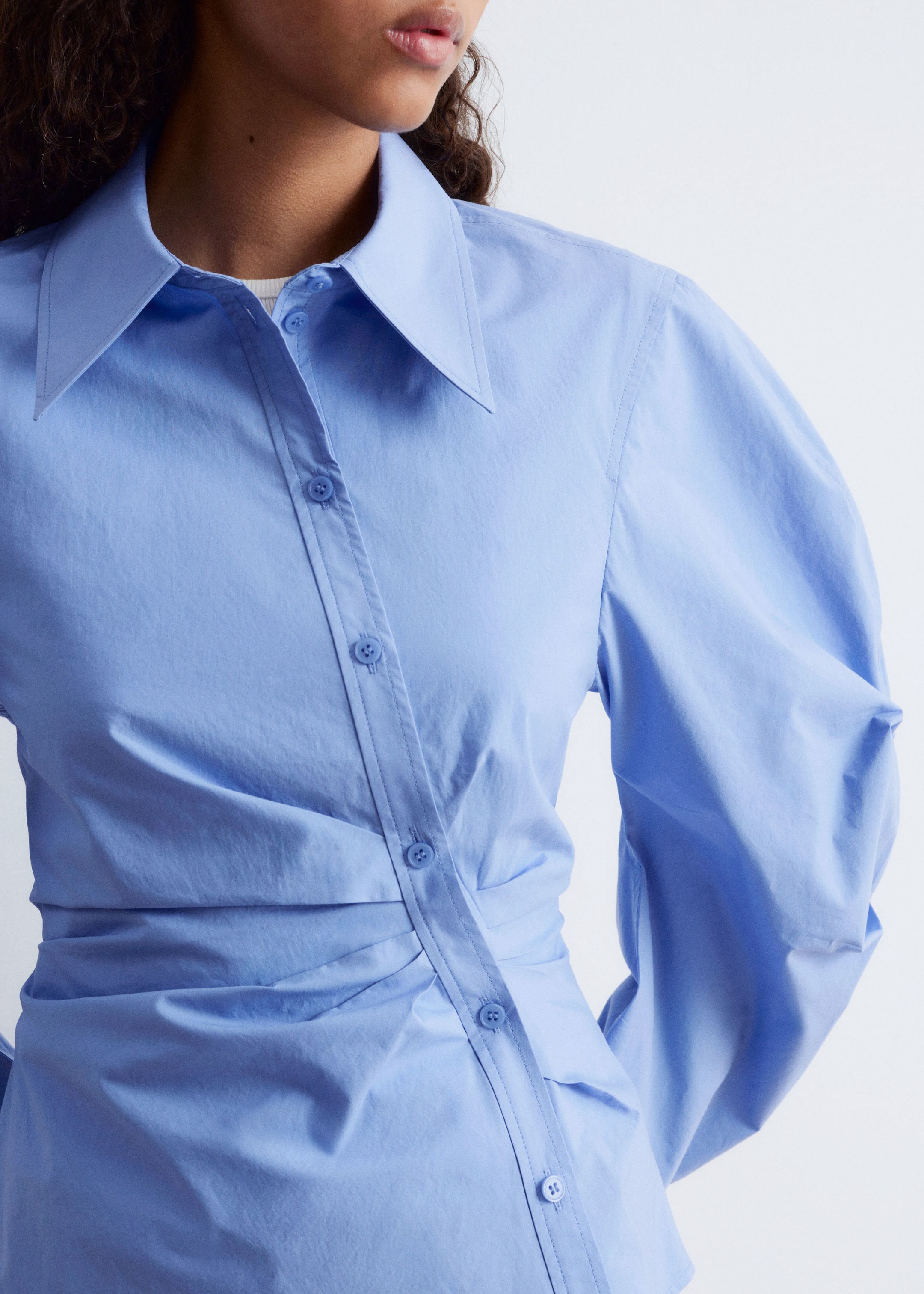 Grösseres Bild ansehen: Asymmetrisches Hemd aus Baumwolle - Mittelblau - DAMEN | H&M CH 2