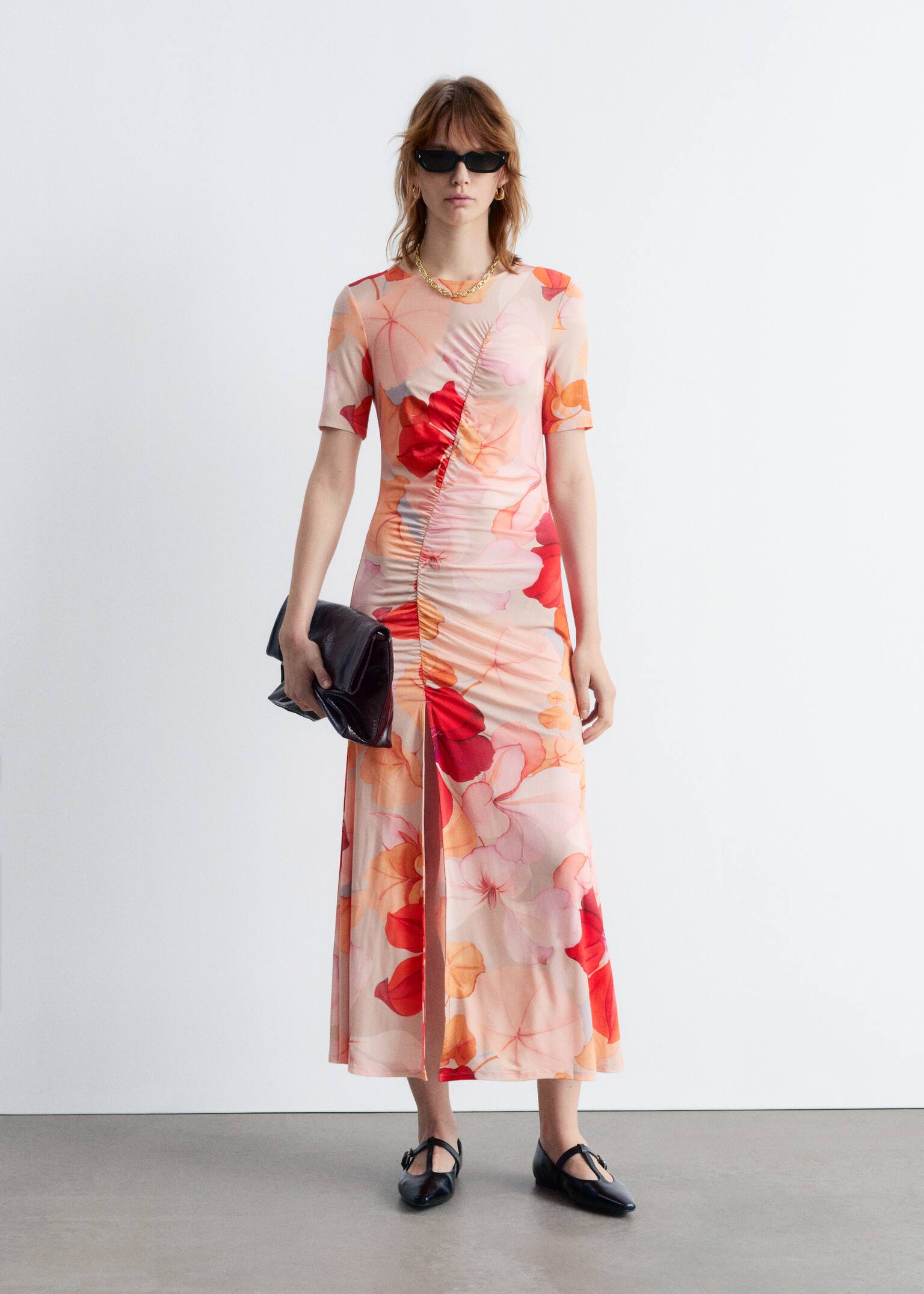 Vestido midi fruncido de manga corta - Estampado floral naranja/rojo