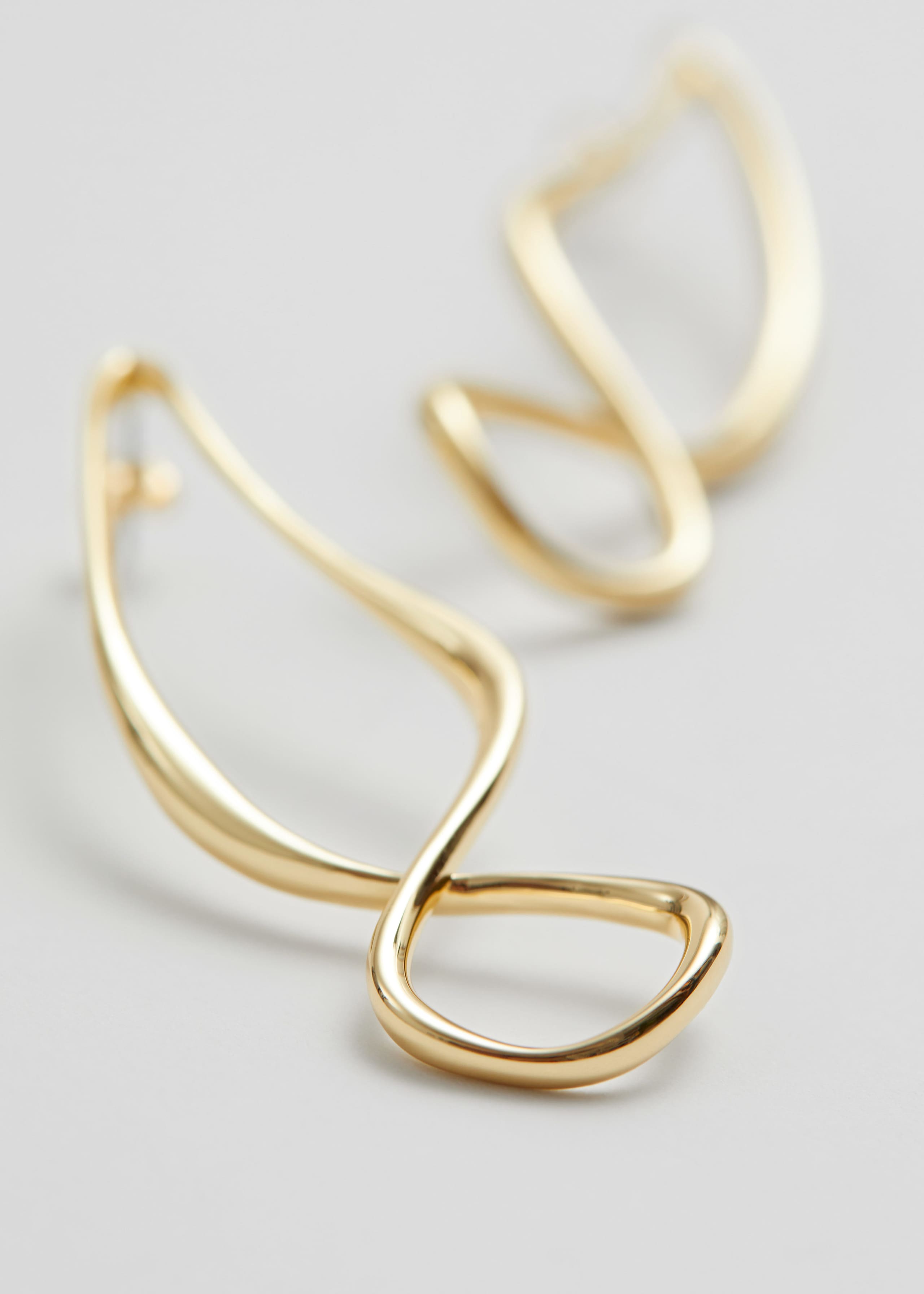 Gedrehte Ohrringe - {{variantName}} - Beschreibendes Detail