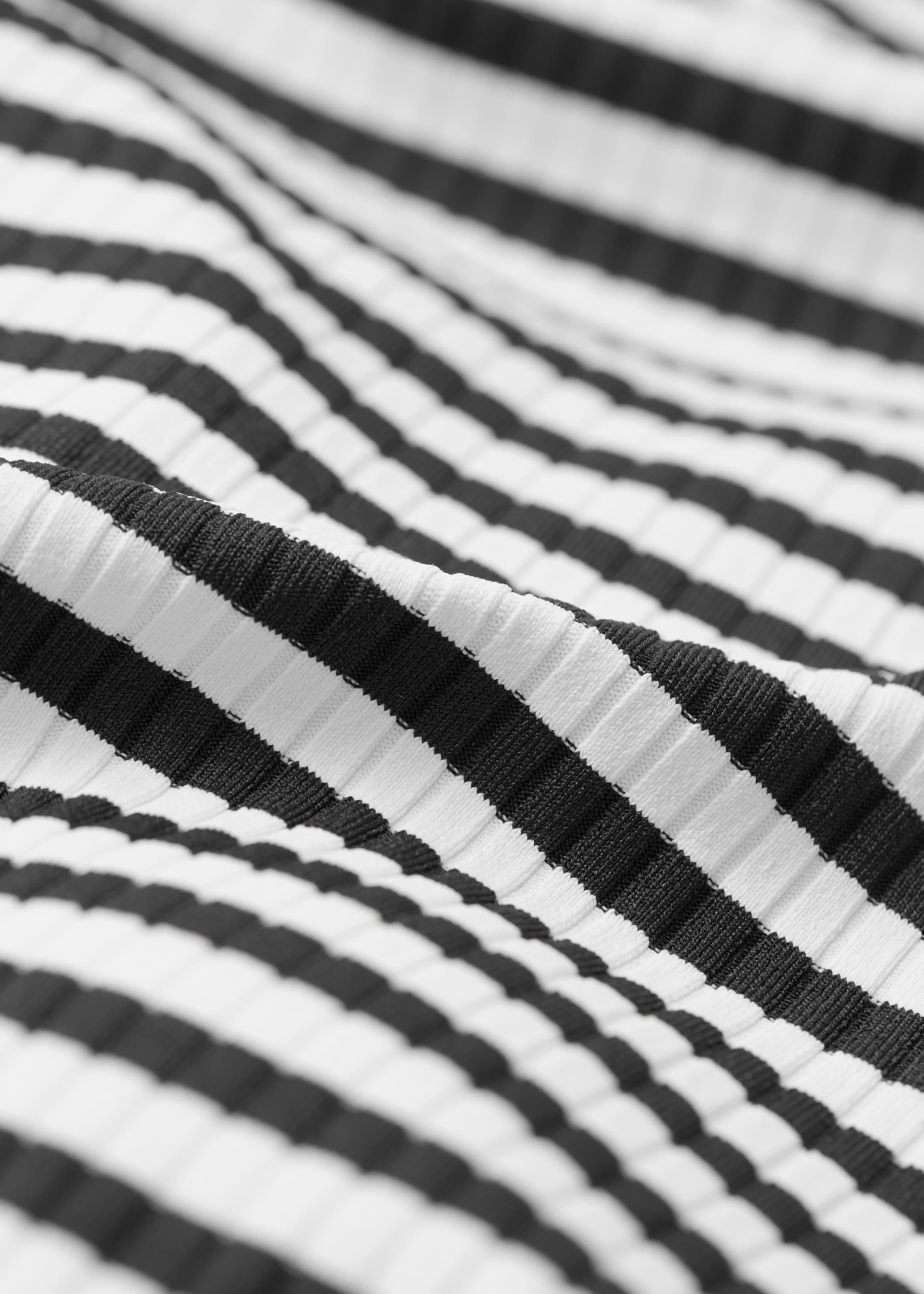 Visualizza immagine più grande: Costume da bagno con scollo dritto - Righe nero/bianco - DONNA | H&M IT 6