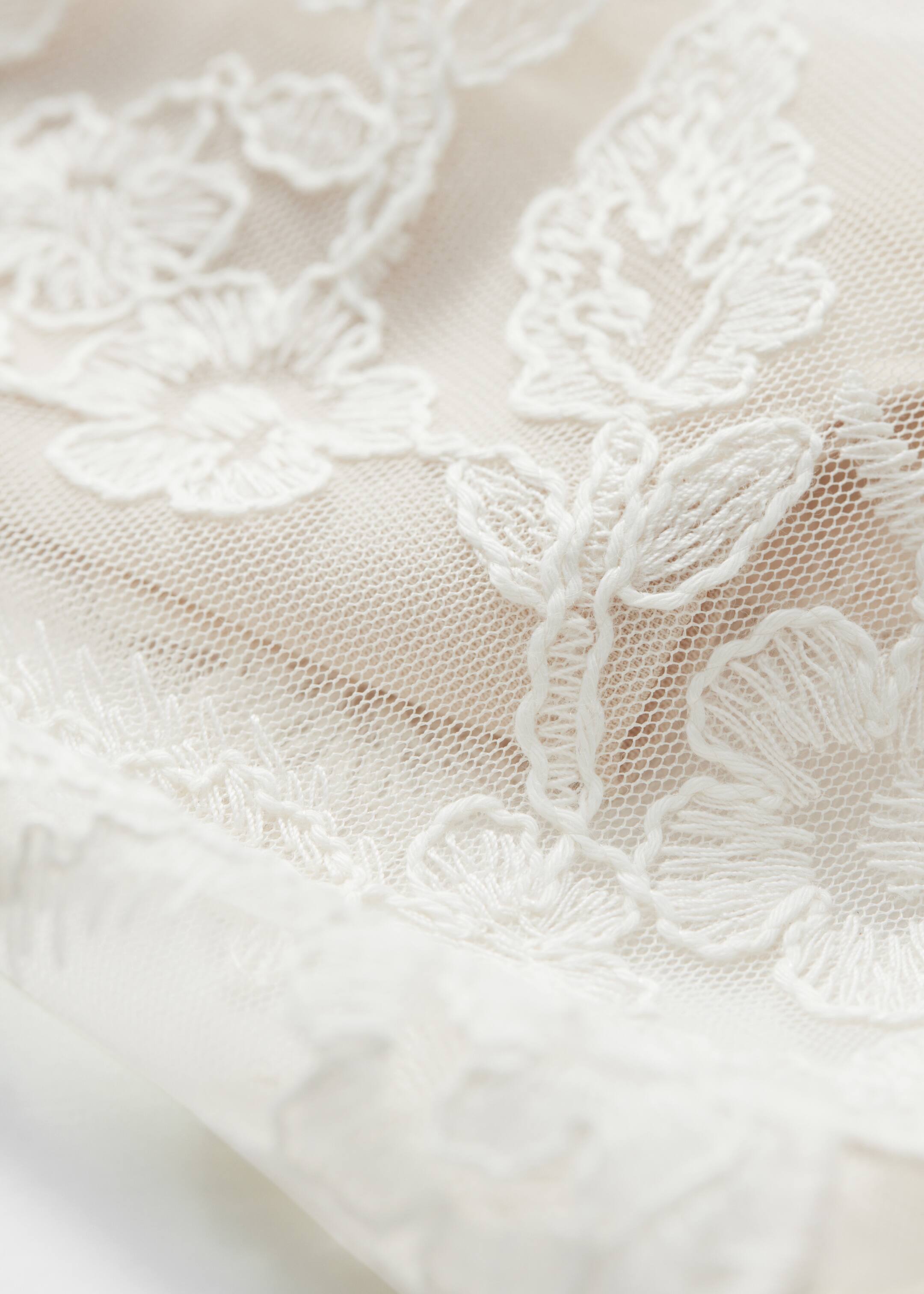Vis større bilde: Peplum blondetopp - Krem - DAME | H&M NO 6
