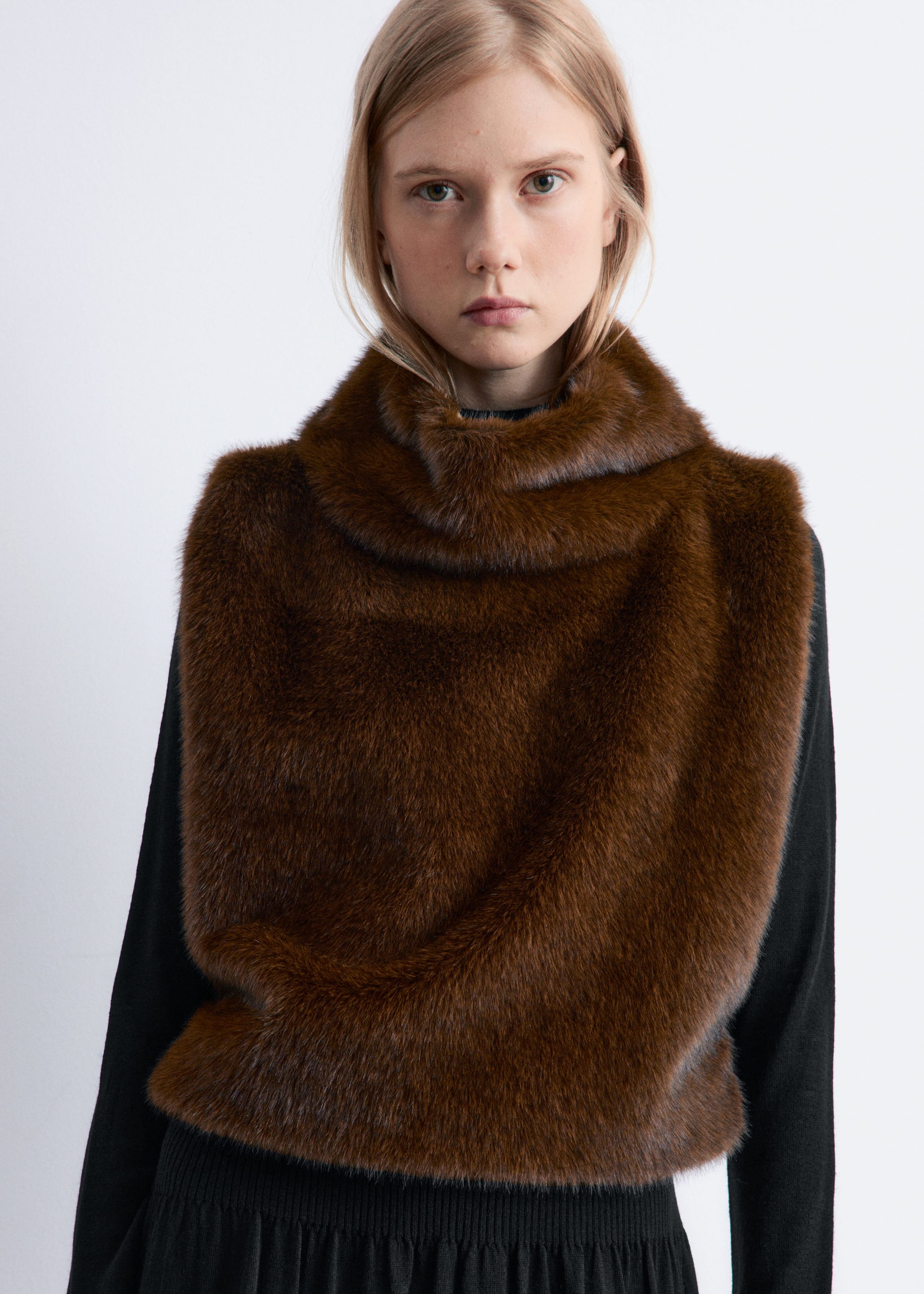 Image of Faux Fur Bib Collar