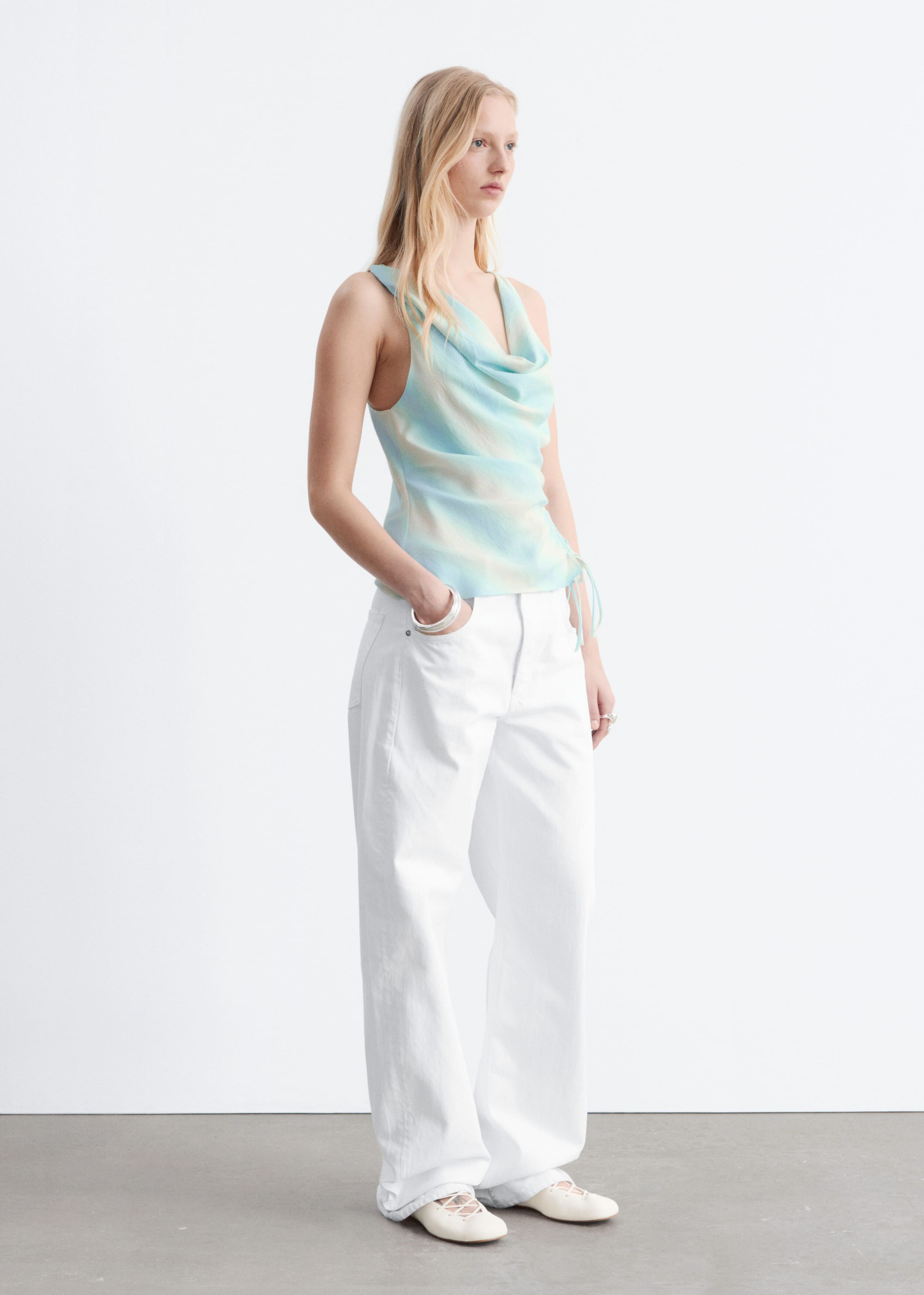 Image of Wzorzysty jedwabny top z wiązaniem