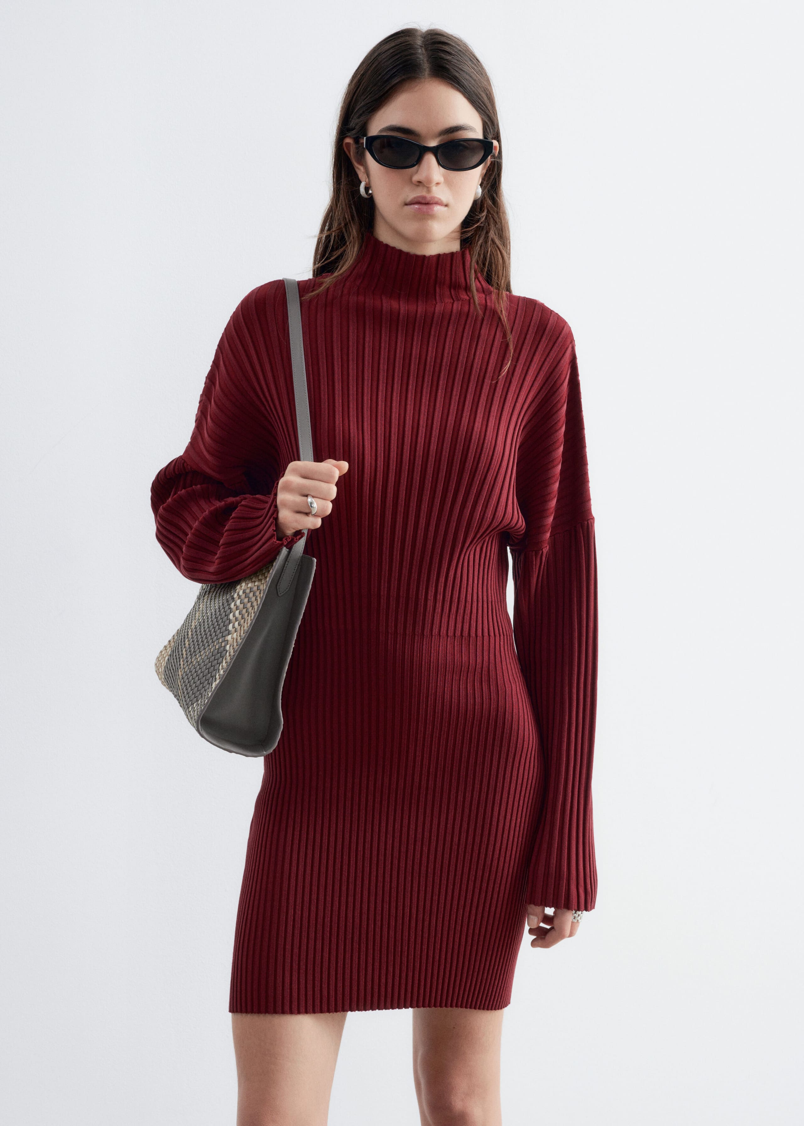 Sukienka w prążki z półgolfem – Ciemnoczerwony – Lookbook