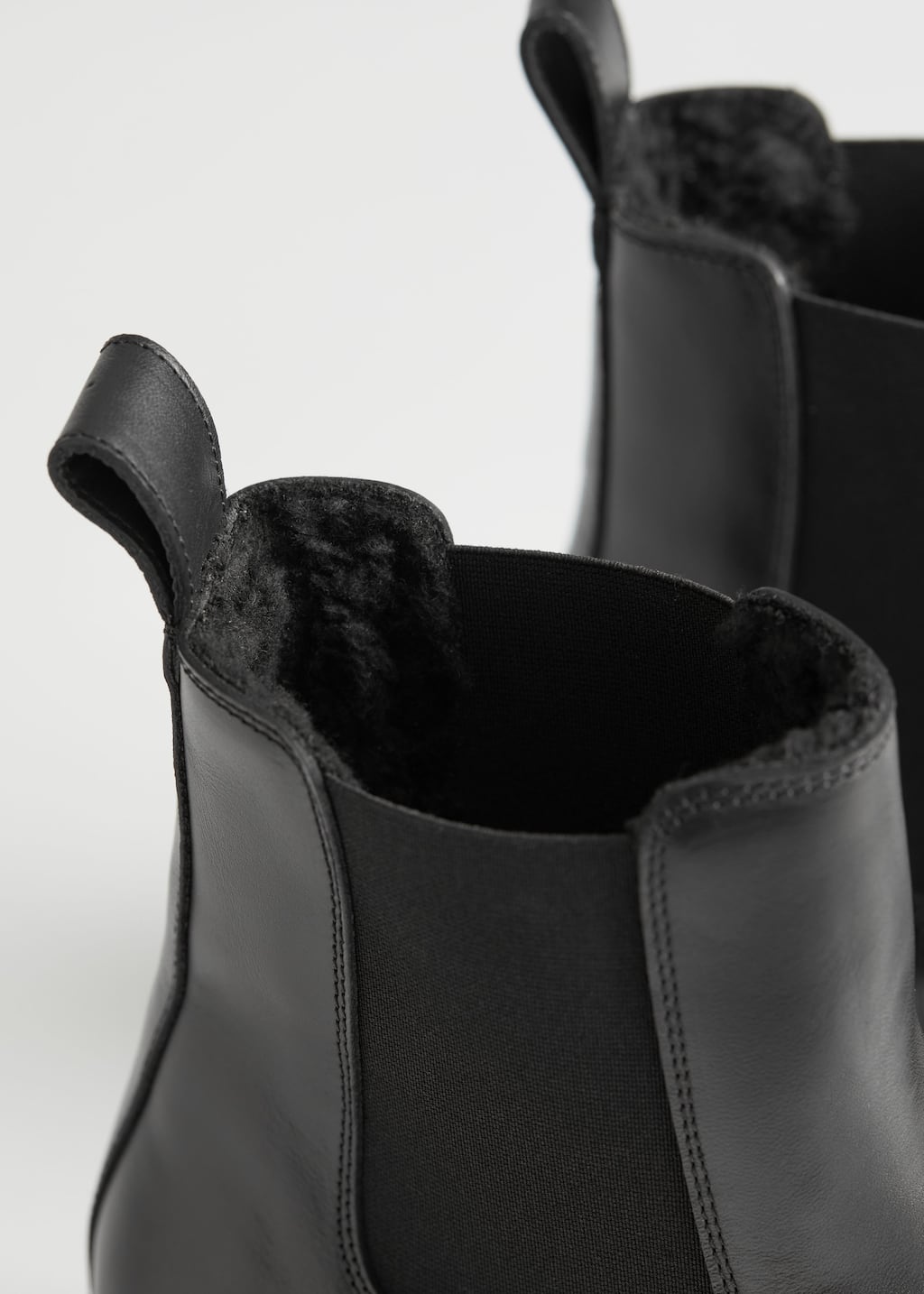 Teddy Lined Leather Chelsea Boots - {{variantName}} - Detalle descriptivo