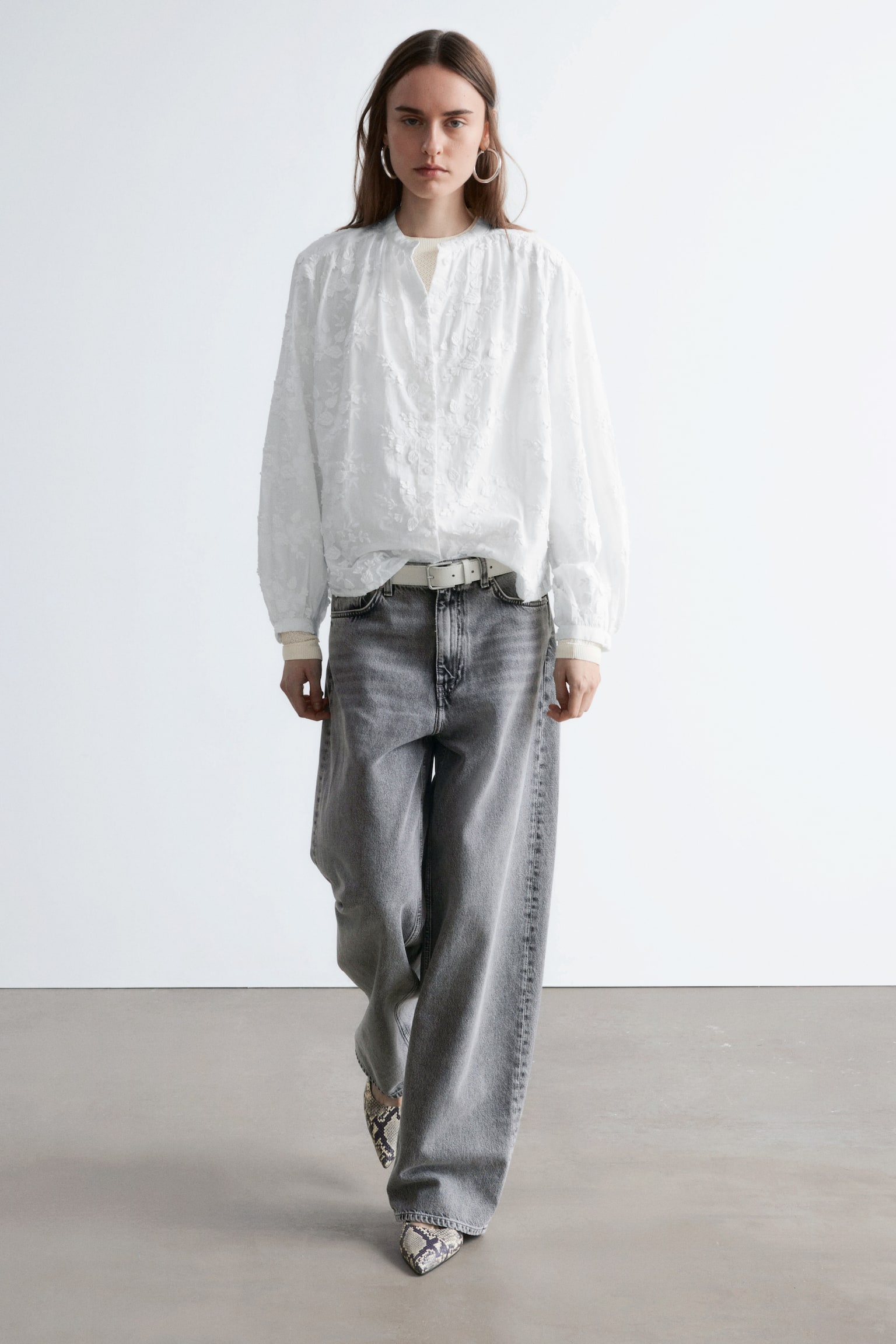 Voluminous Floral-Appliqué Blouse - 3