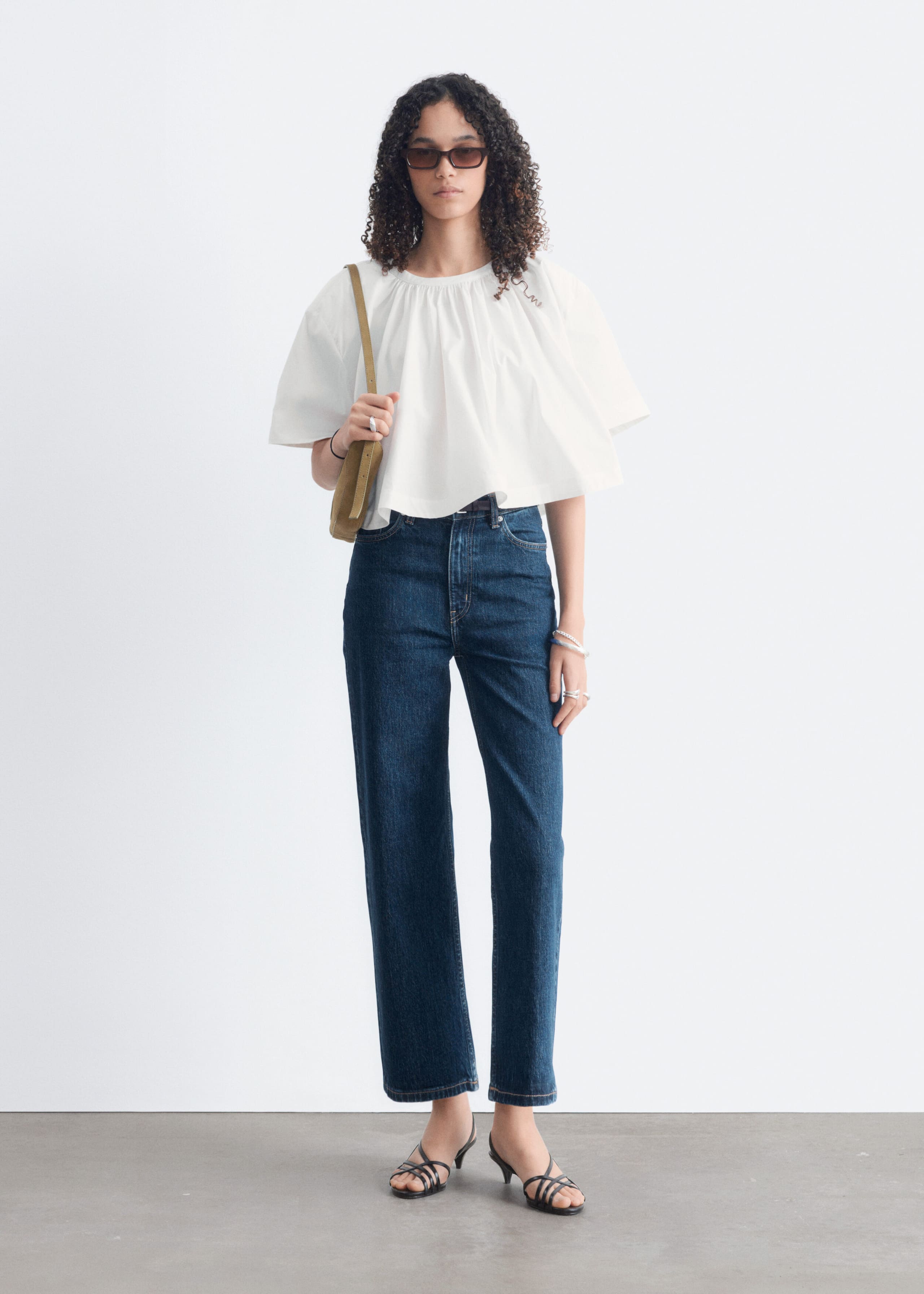 Croppade jeans med vida ben – Mellanblå – stilleben