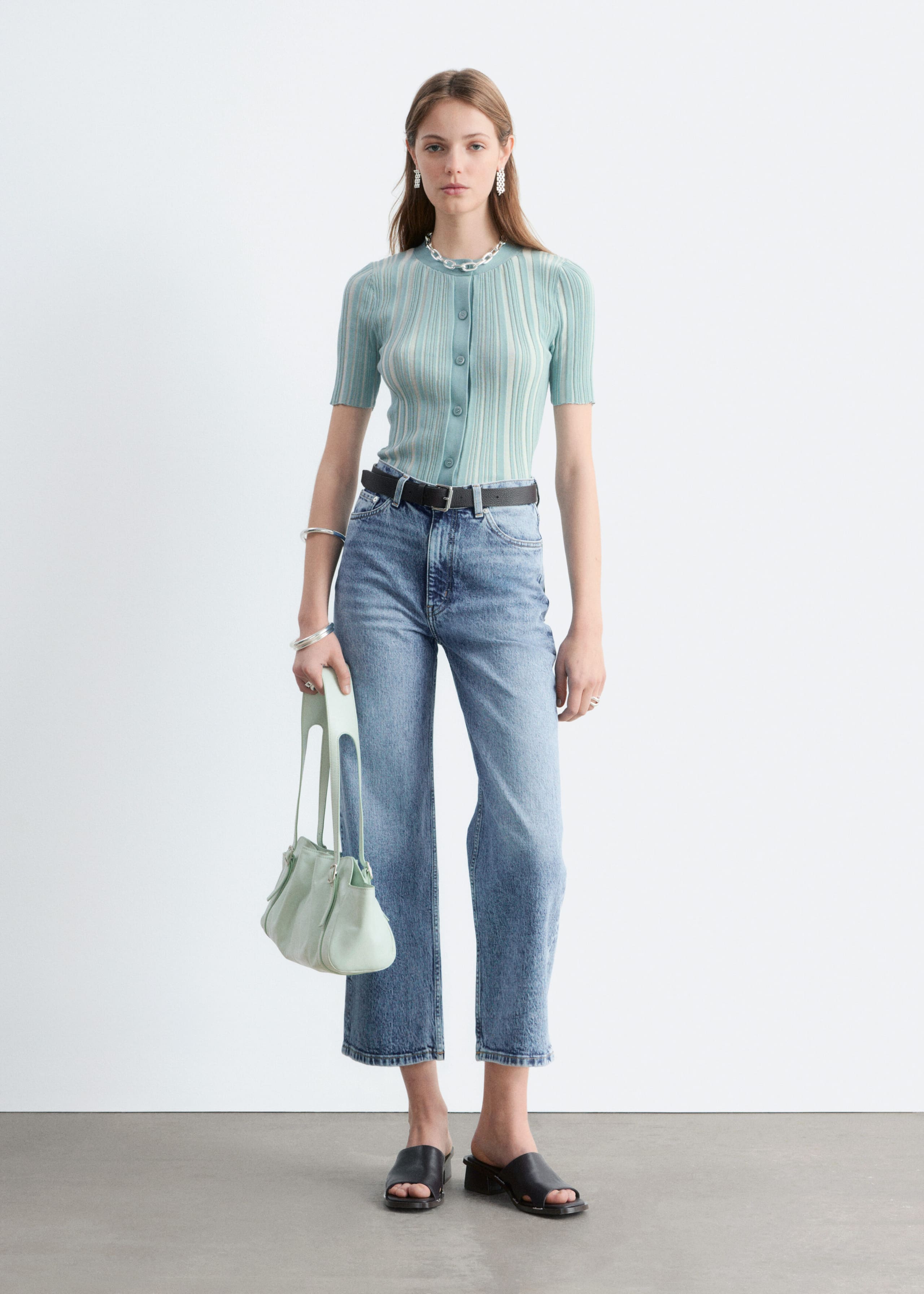 Image of Jeansy z szerokimi skróconymi nogawkami