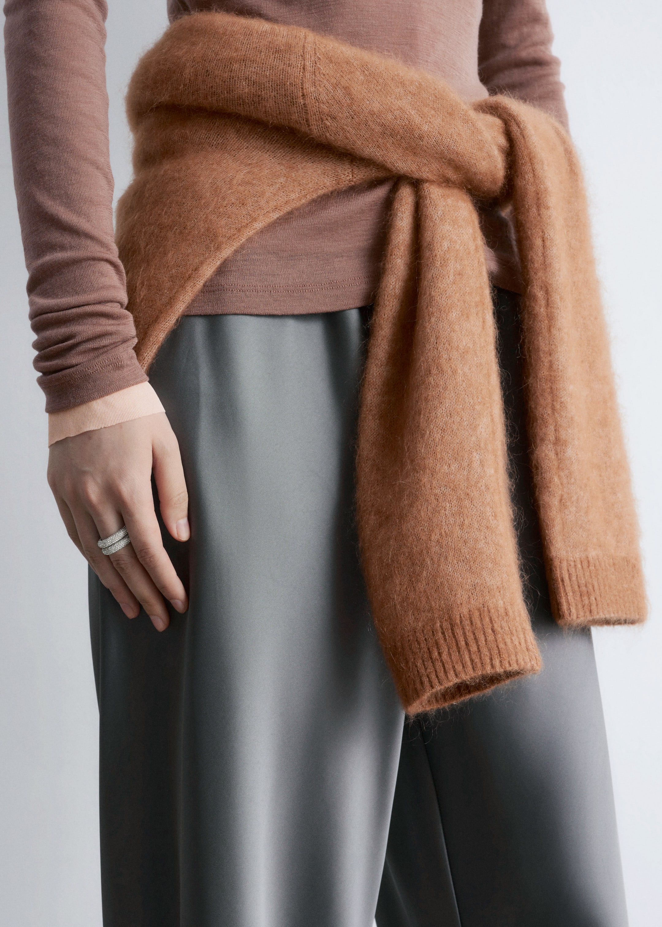 Visa större bild: Byxa i satin med dragsko - Grå - DAM | H&M FI 2