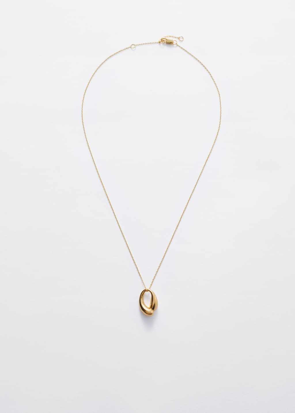 Sculpted Pendant Chain Necklace