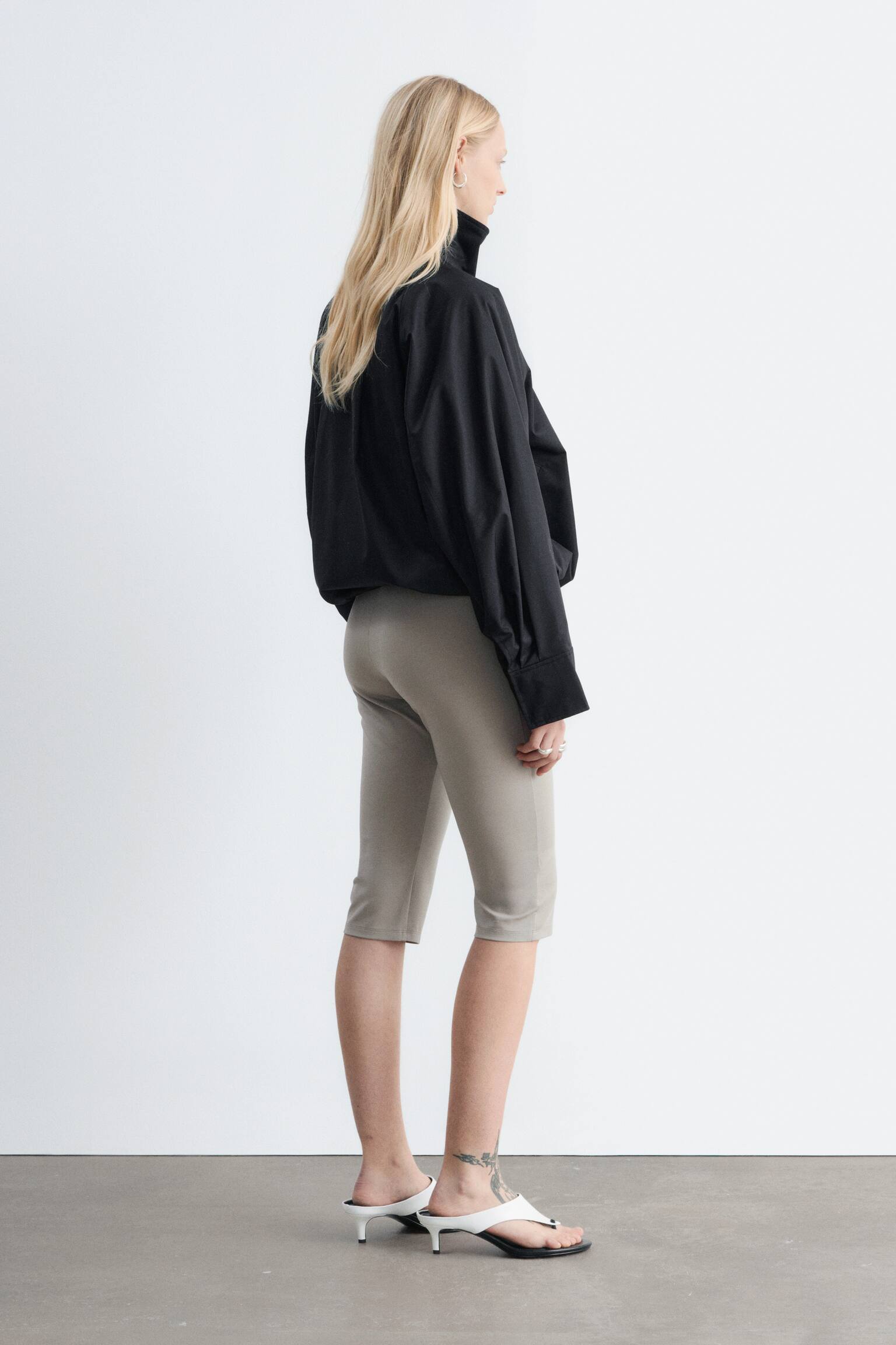 Zapinana na zamek kurtka z diagonalu - Czarny/Biały - 10