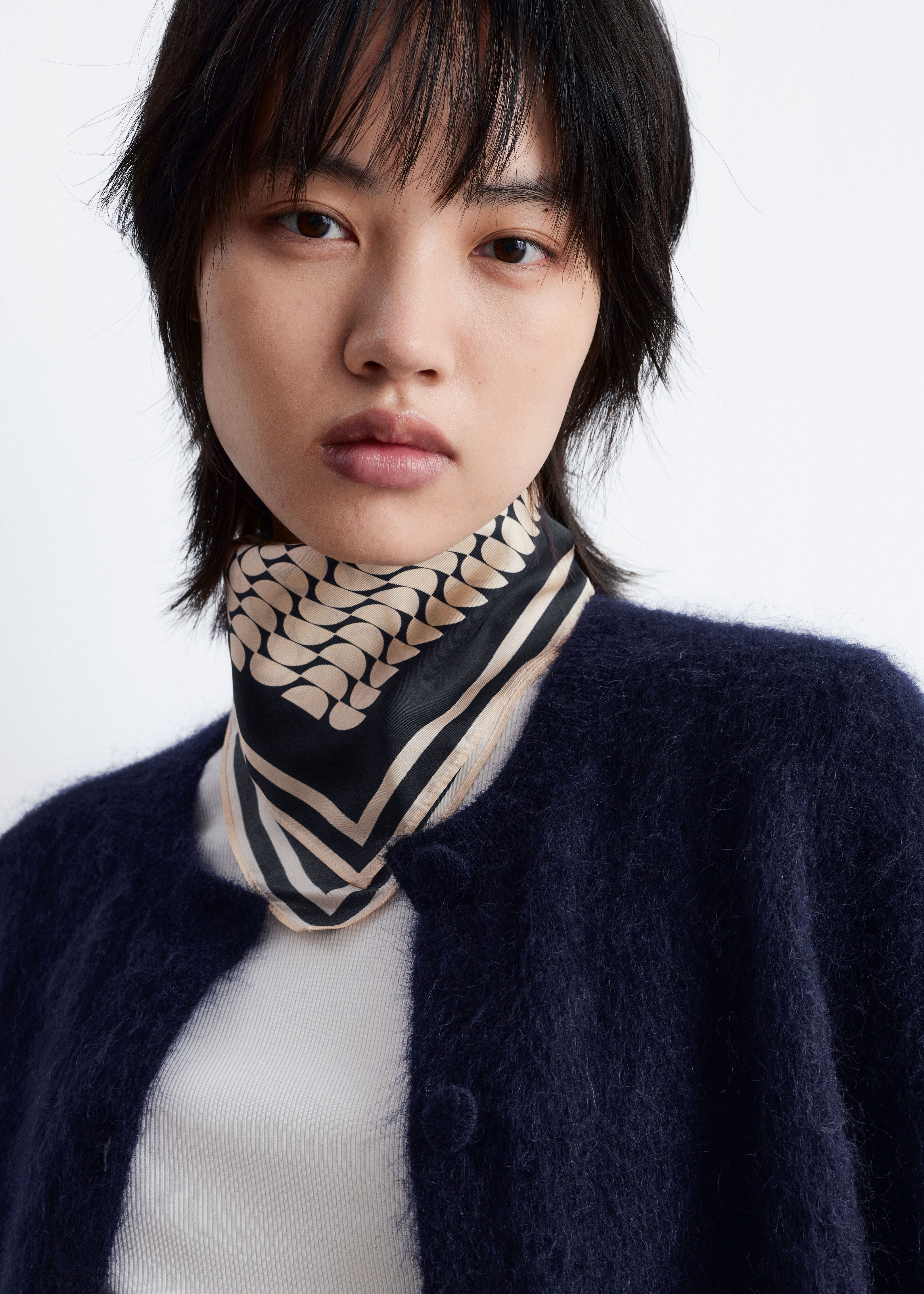 Τετράγωνο Μεταξωτό Φουλάρι με Γραφικό Print - Ανοιχτό Μπεζ/Μαύρο