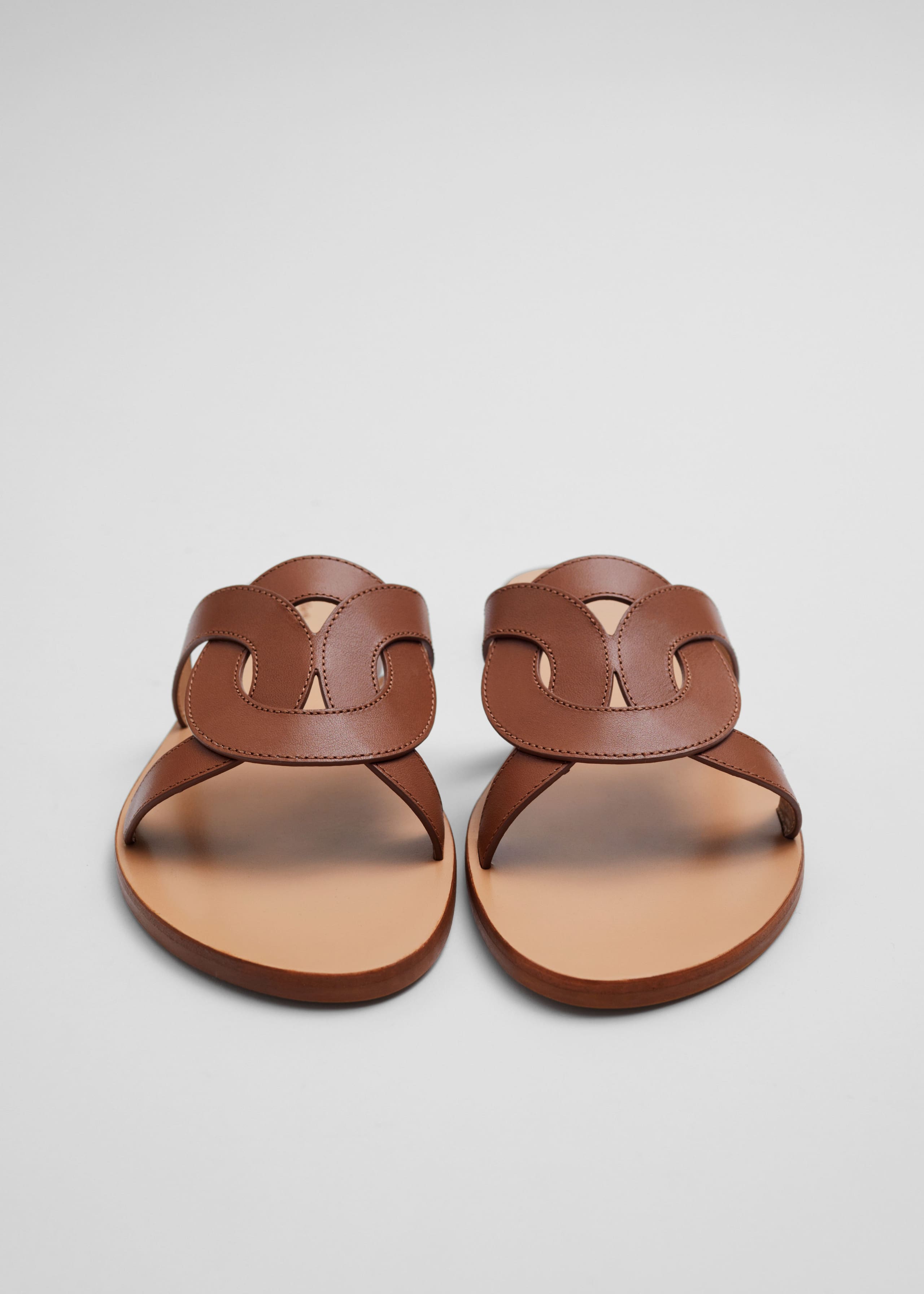 WovenLeatherSandals - {{variantName}} - Detalle descriptivo