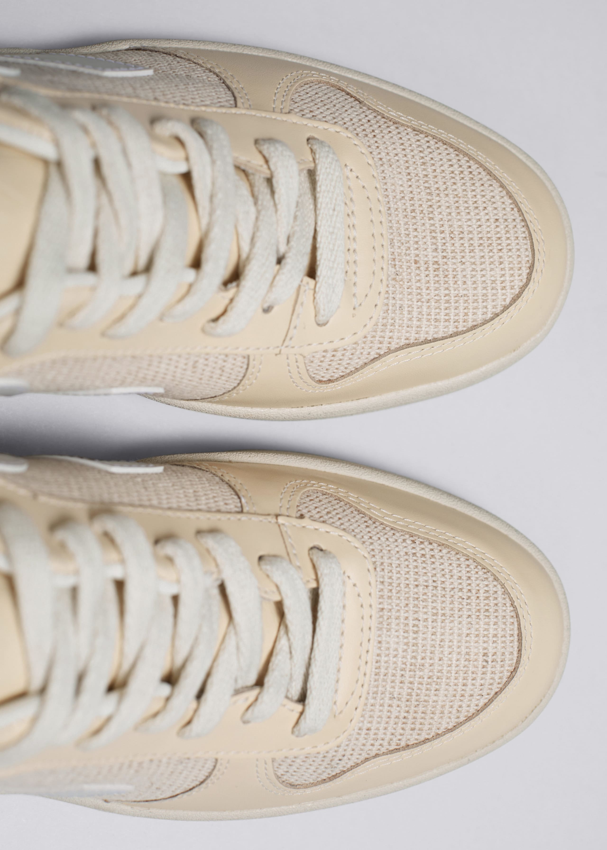 Image of Veja V-10 Sneaker