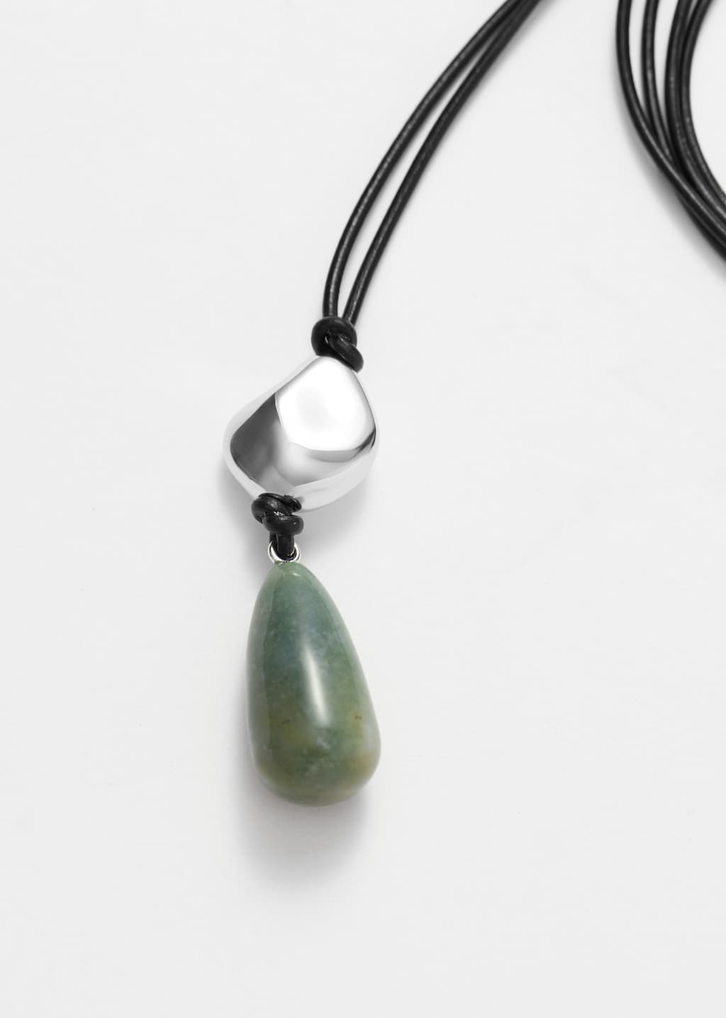 Image of Collar de cordón con colgante de piedra