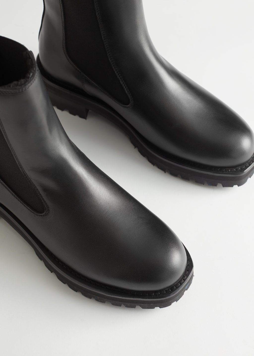 Teddy Lined Leather Chelsea Boots - {{variantName}} - Detalle descriptivo
