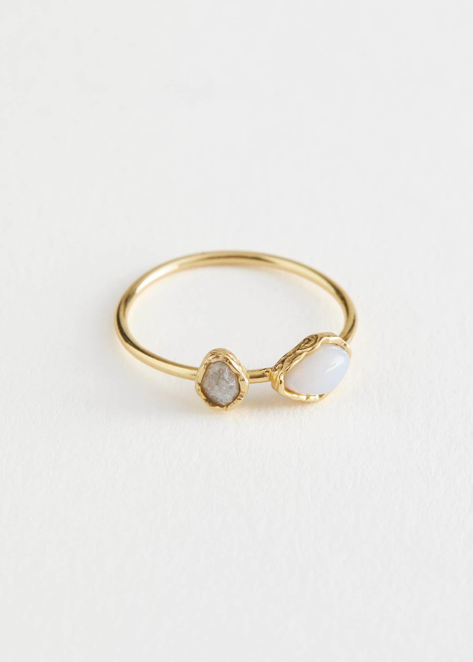 Ring mit zwei Steinen - Gold