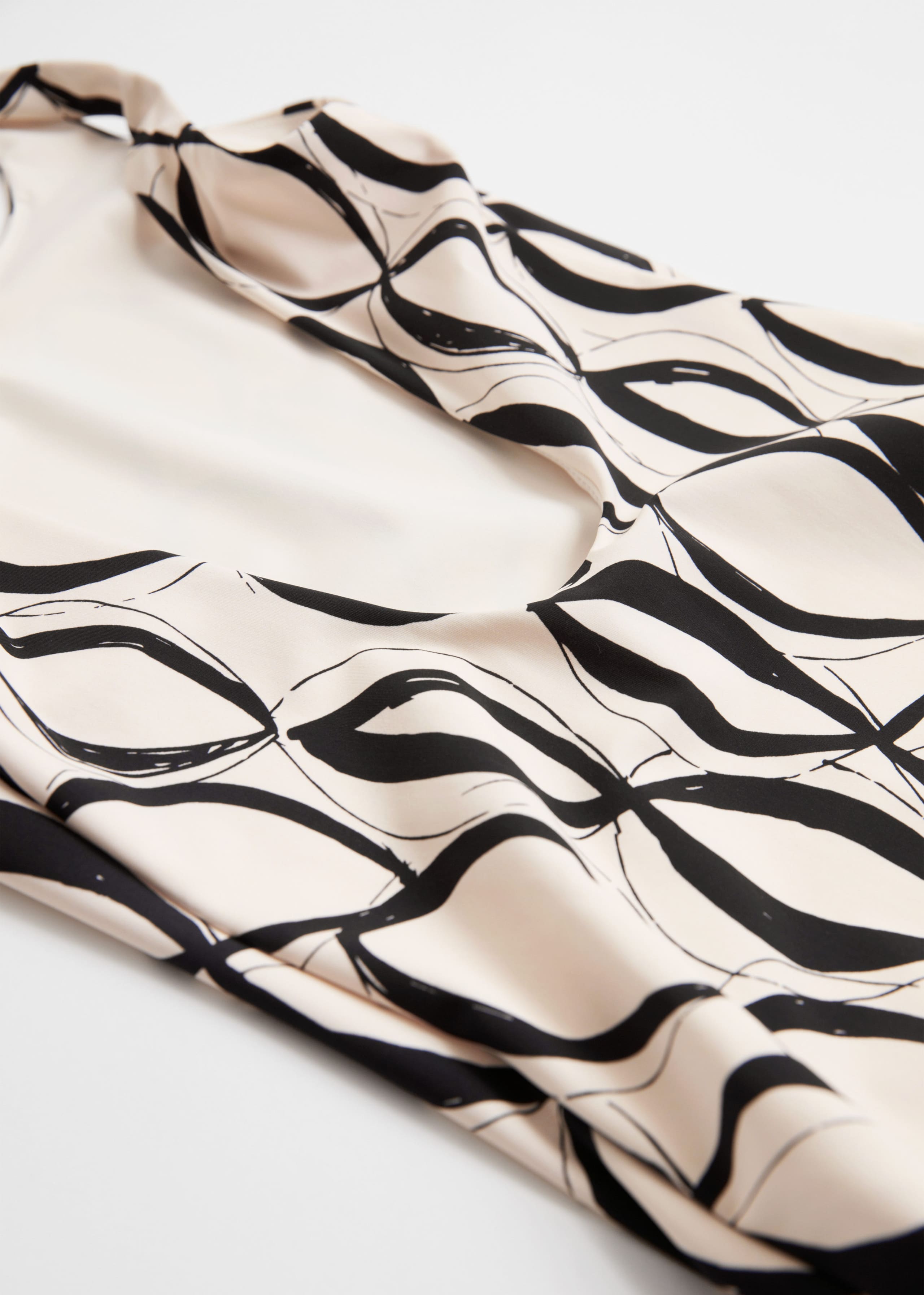 GeometricSwimsuit - Black/White Geometric Print - Bodegón