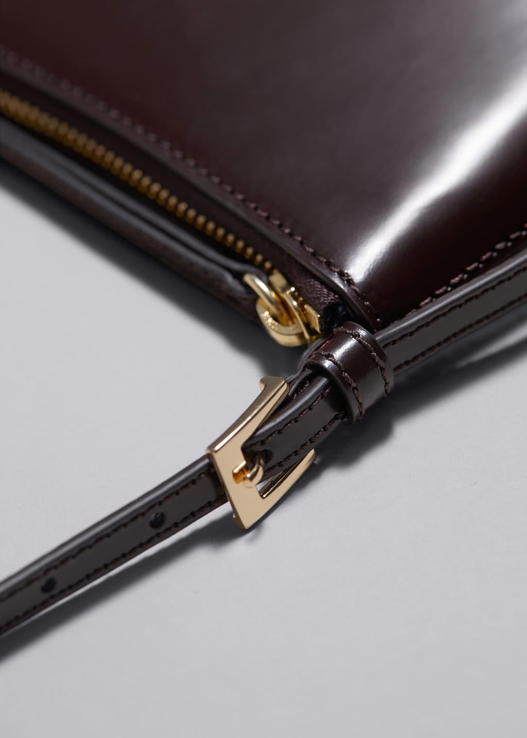 Petit Leather Shoulder Bag - {{variantName}} - Descriptive Detail