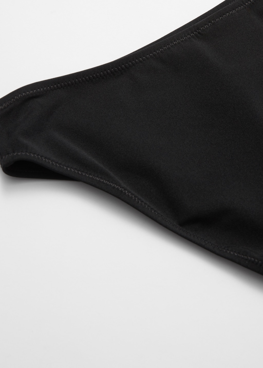 Bas de bikini échancré - {{variantName}} - Descriptive Detail