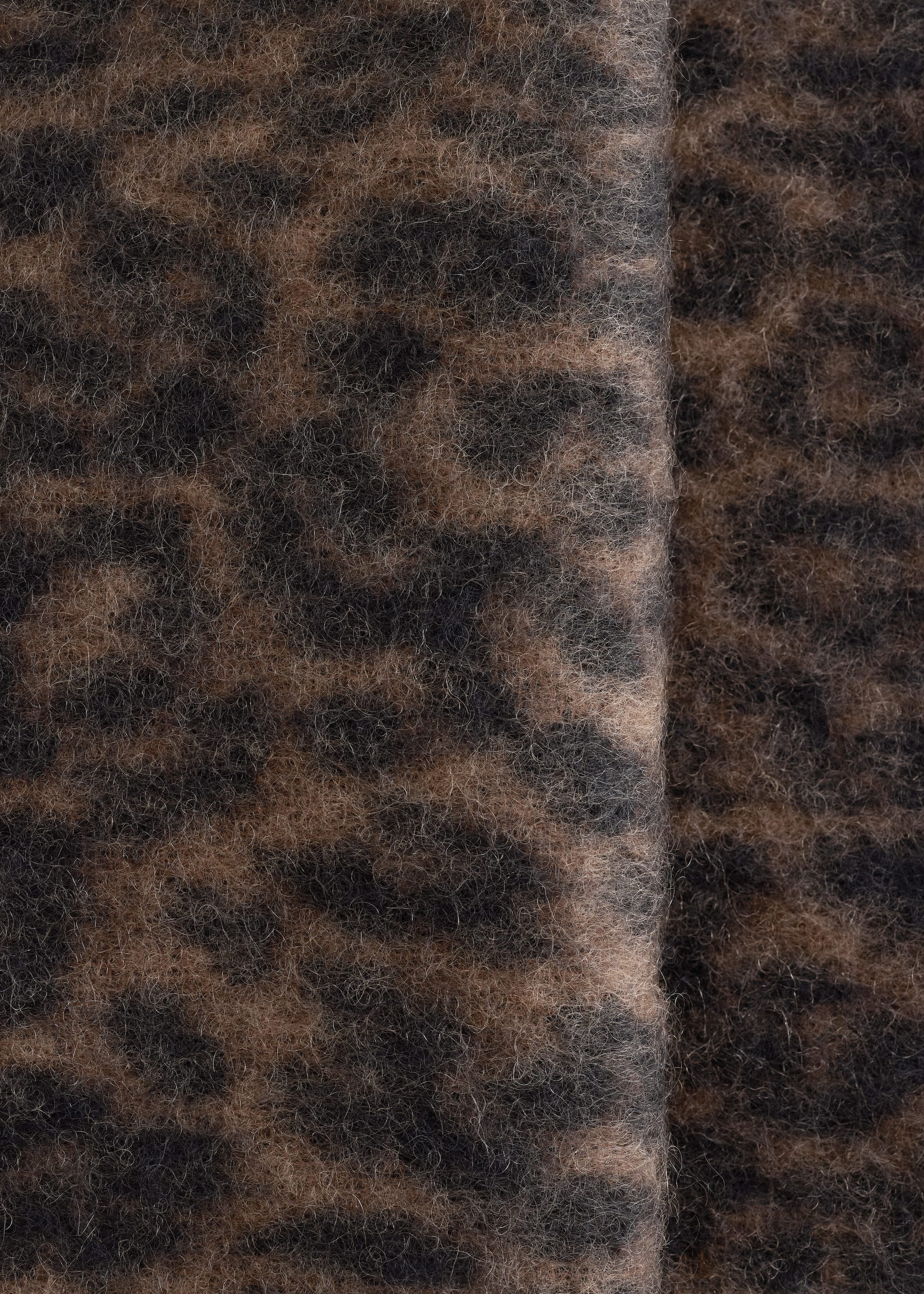 Näytä suurempi kuva: Hapsuhuivi mohairsekoitetta - Tummanruskea leopardikuvio - NAISET | H&M FI 2