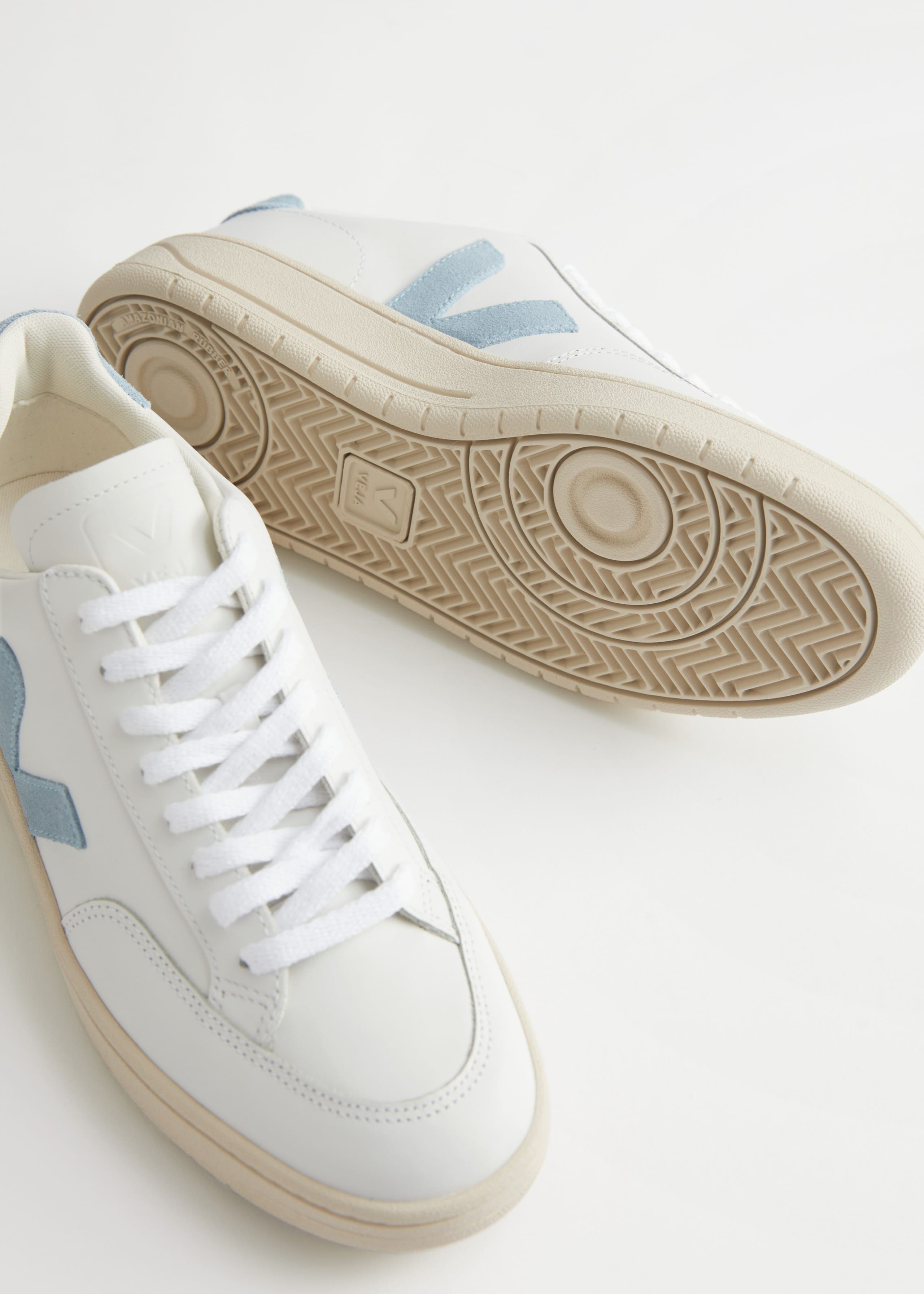 Veja V-12 Sneakers - {{variantName}} - Descrizione dettagliata