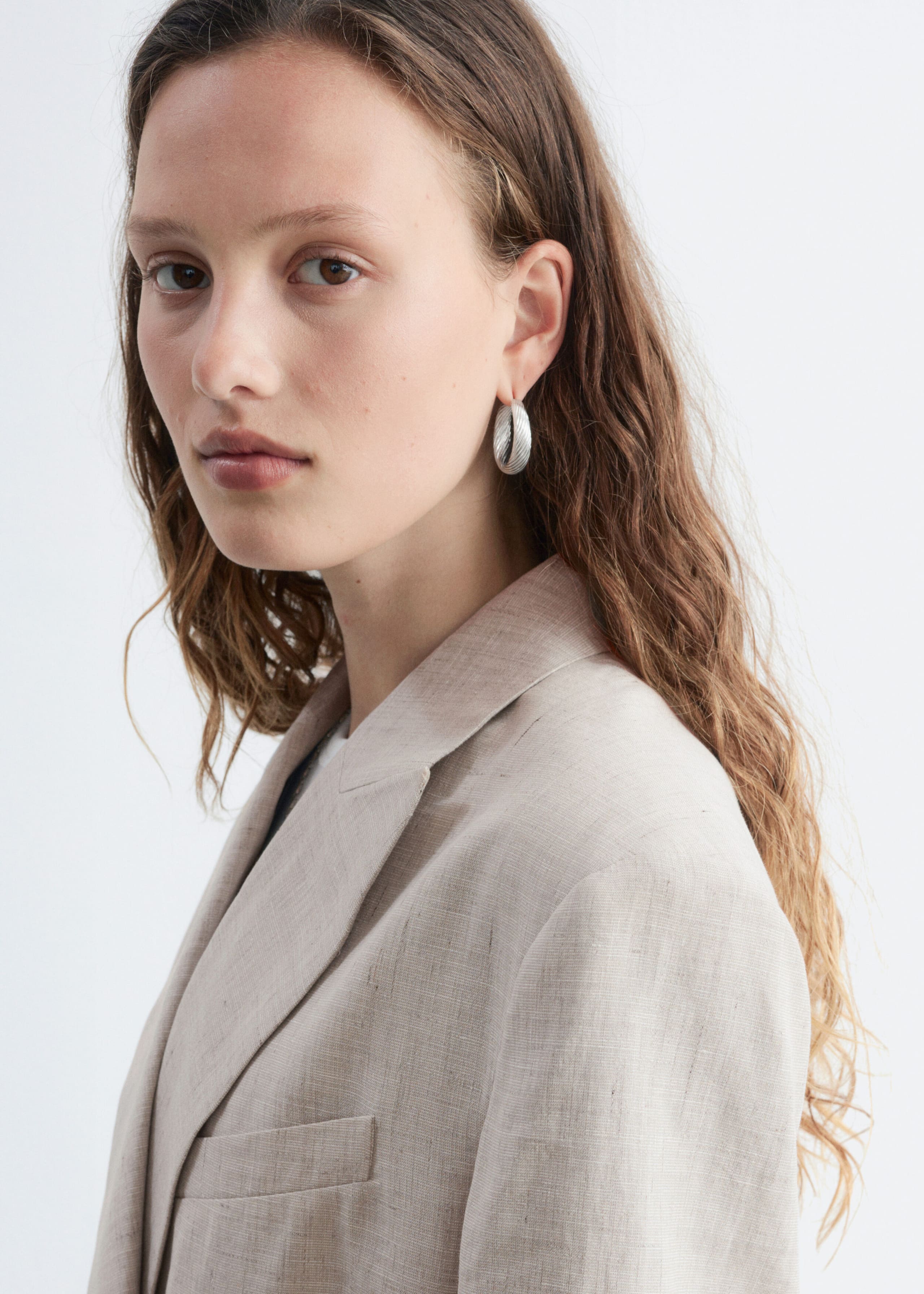 Kavaj i bomulls- och linneblandning – lös passform – Ljusbeige – lookbook