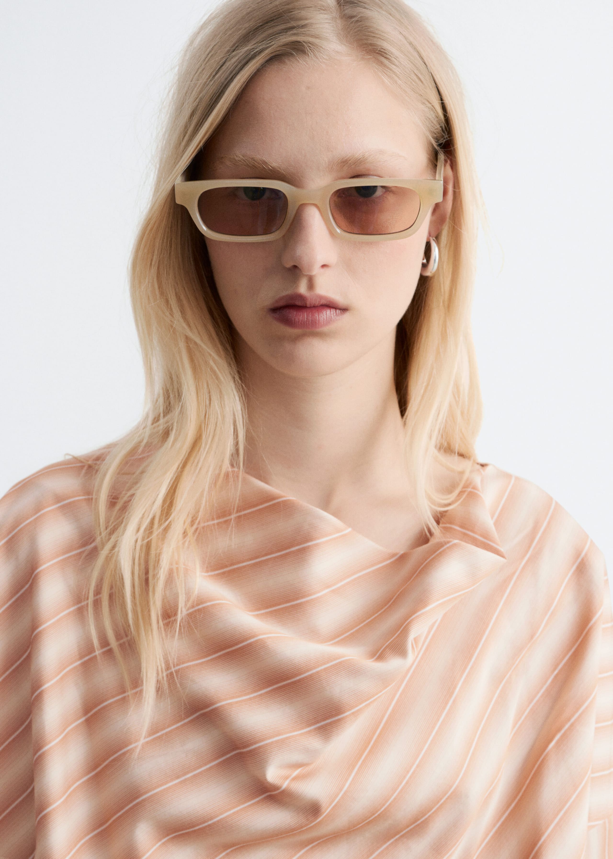 Image of Bluzka w paski z lejącym dekoltem