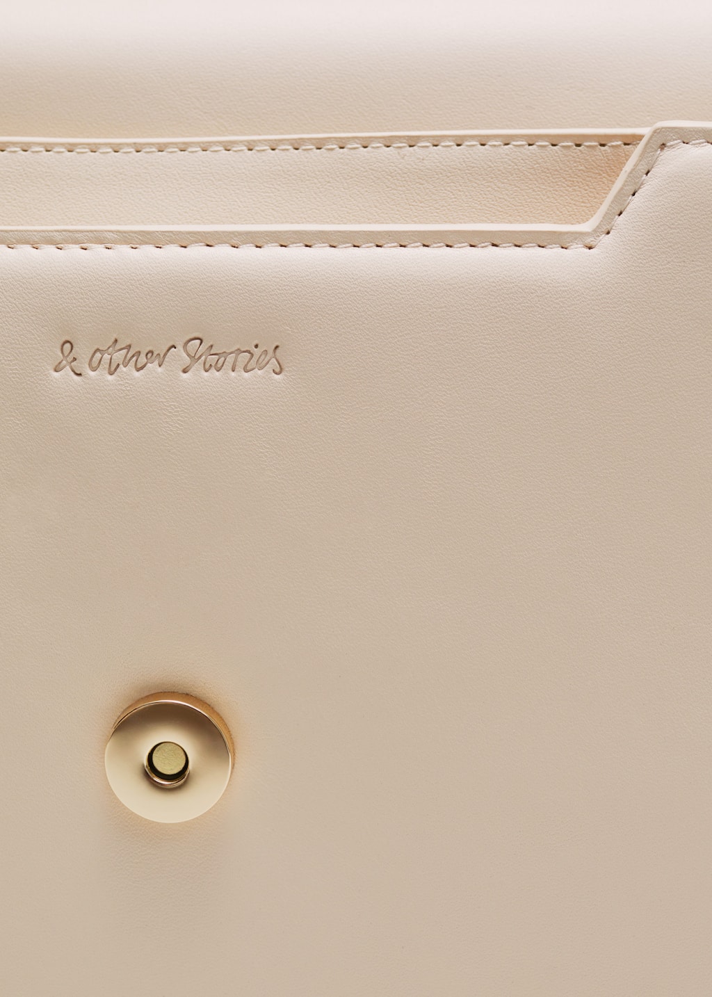 Sculptural Buckle Leather Bag - {{variantName}} - Descriptive Detail