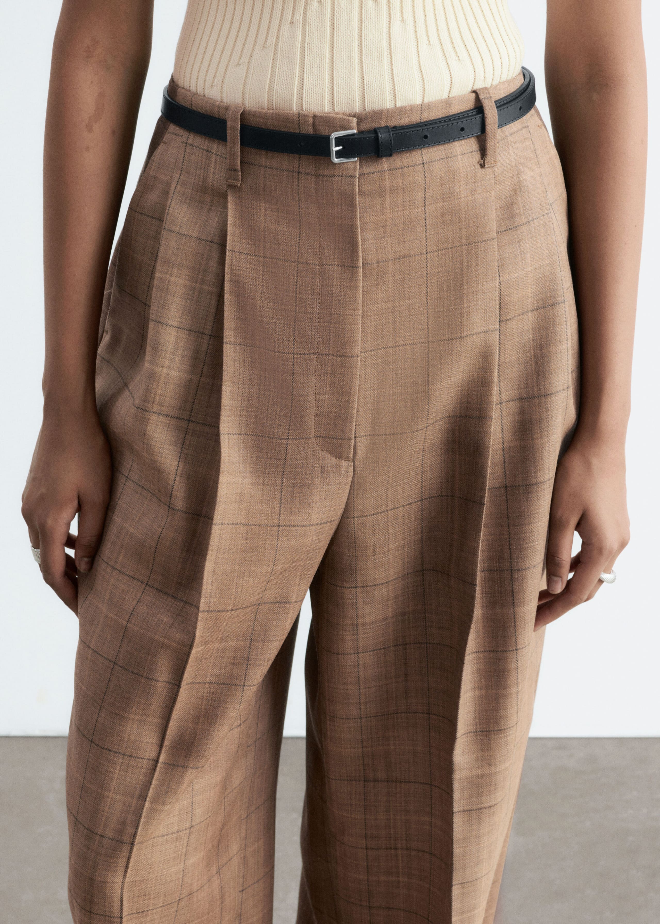 Spodnie z wełną z zakładkami – Dark Beige/Checked – Martwa natura