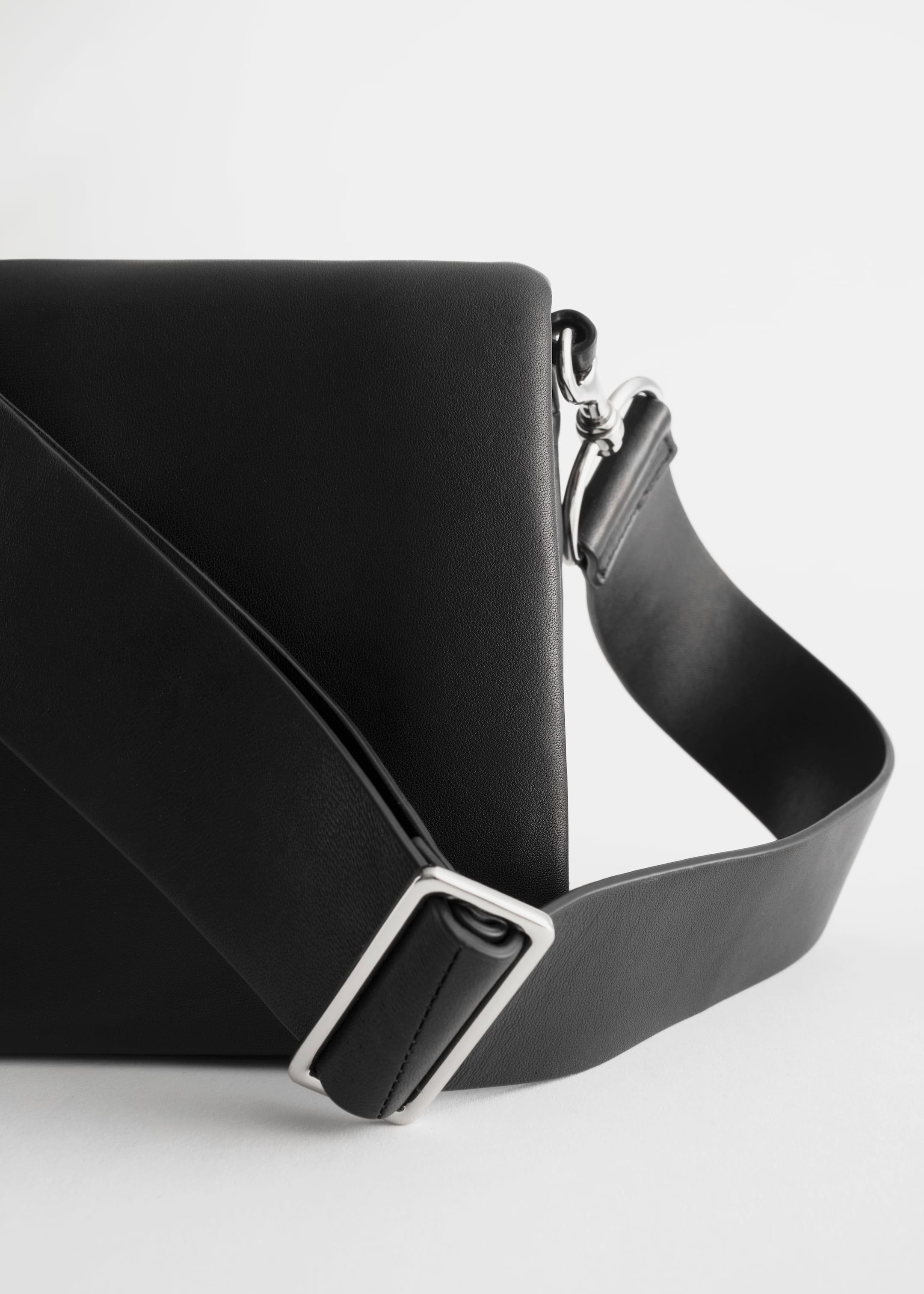 Größeres Bild ansehen: Umhängetasche aus chromfreiem Leder - Schwarz - Ladies | H&M DE 3