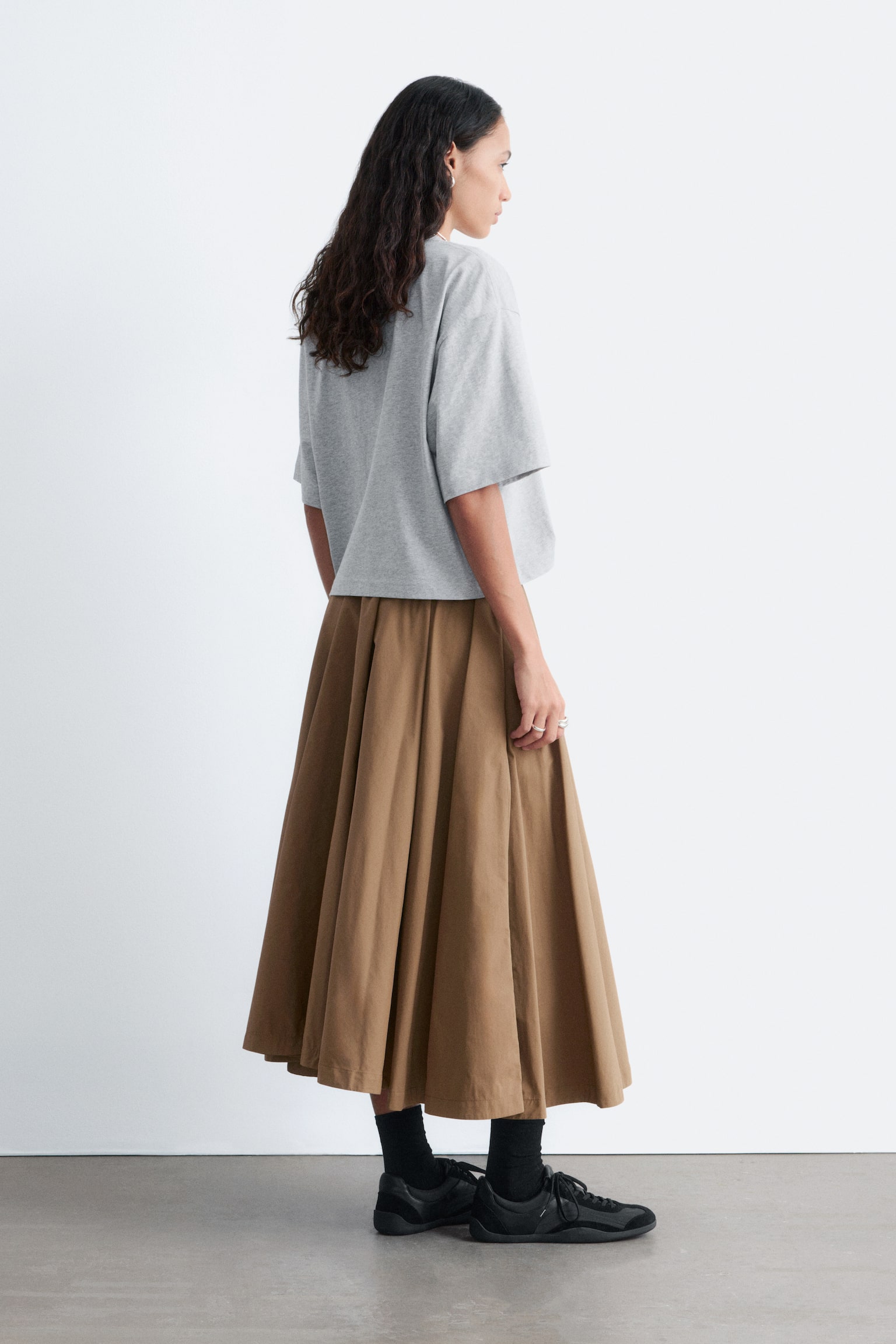 טי-שירט בגזרה מרובעת - אפור/White/חום/שחור - 6