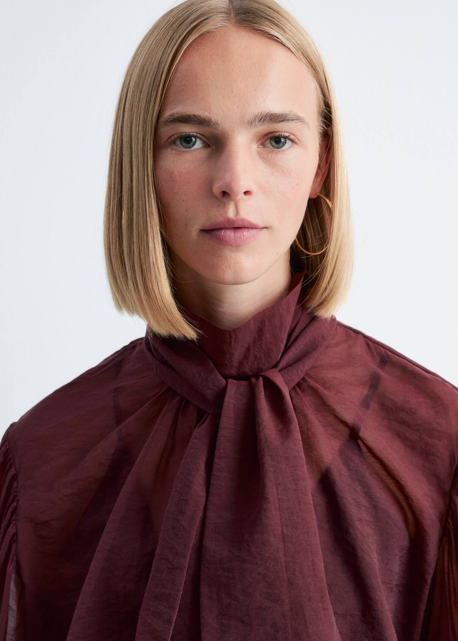 Bluse mit Puffärmeln und Schleifendetail - Weinrot - 1