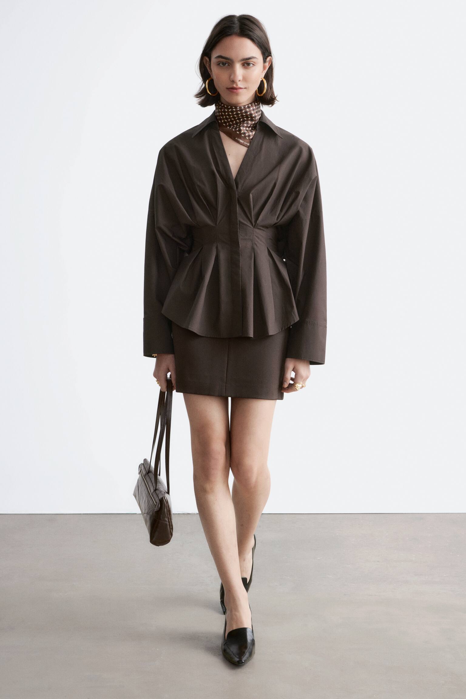 Fitted-Waist Cotton Shirt - חום כהה - 4