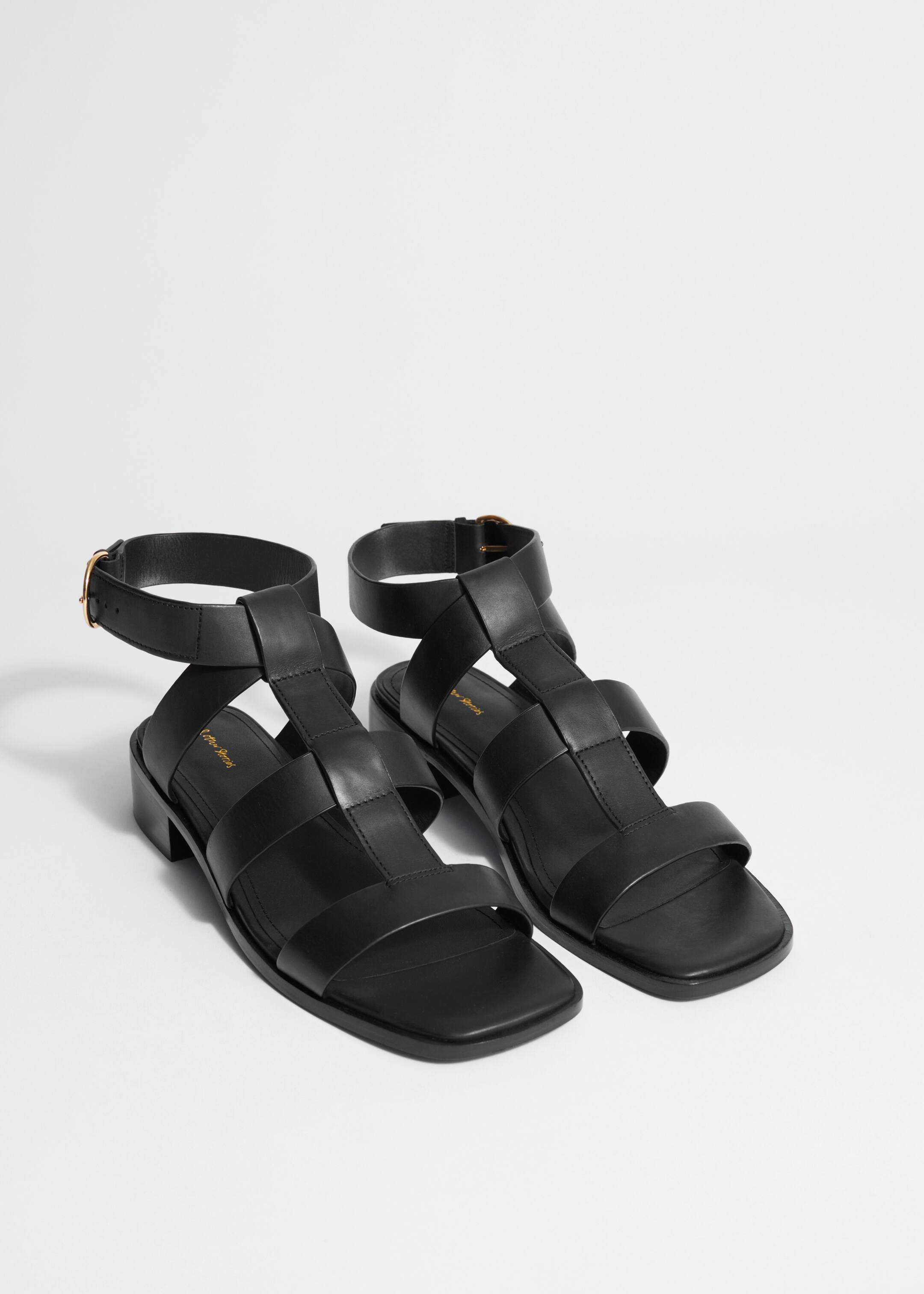 Visa större bild: Lädersandaler med ankelrem - Svart - DAM | H&M SE 2