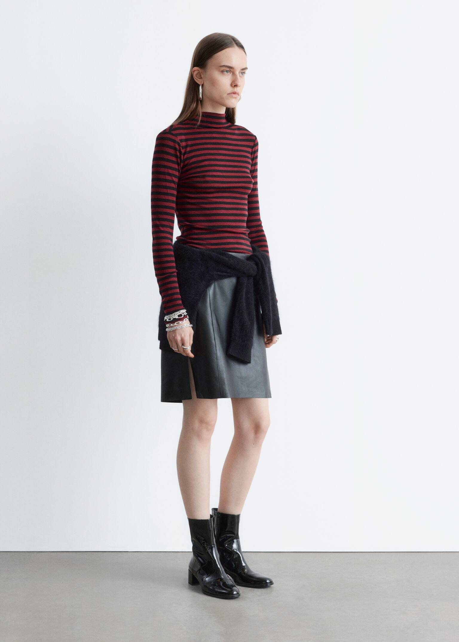 Top s falešným rolákem - Červené/černé pruhy/Černohnědá kostkovaná/Tmavě hnědá/Černé/béžové pruhy - 3