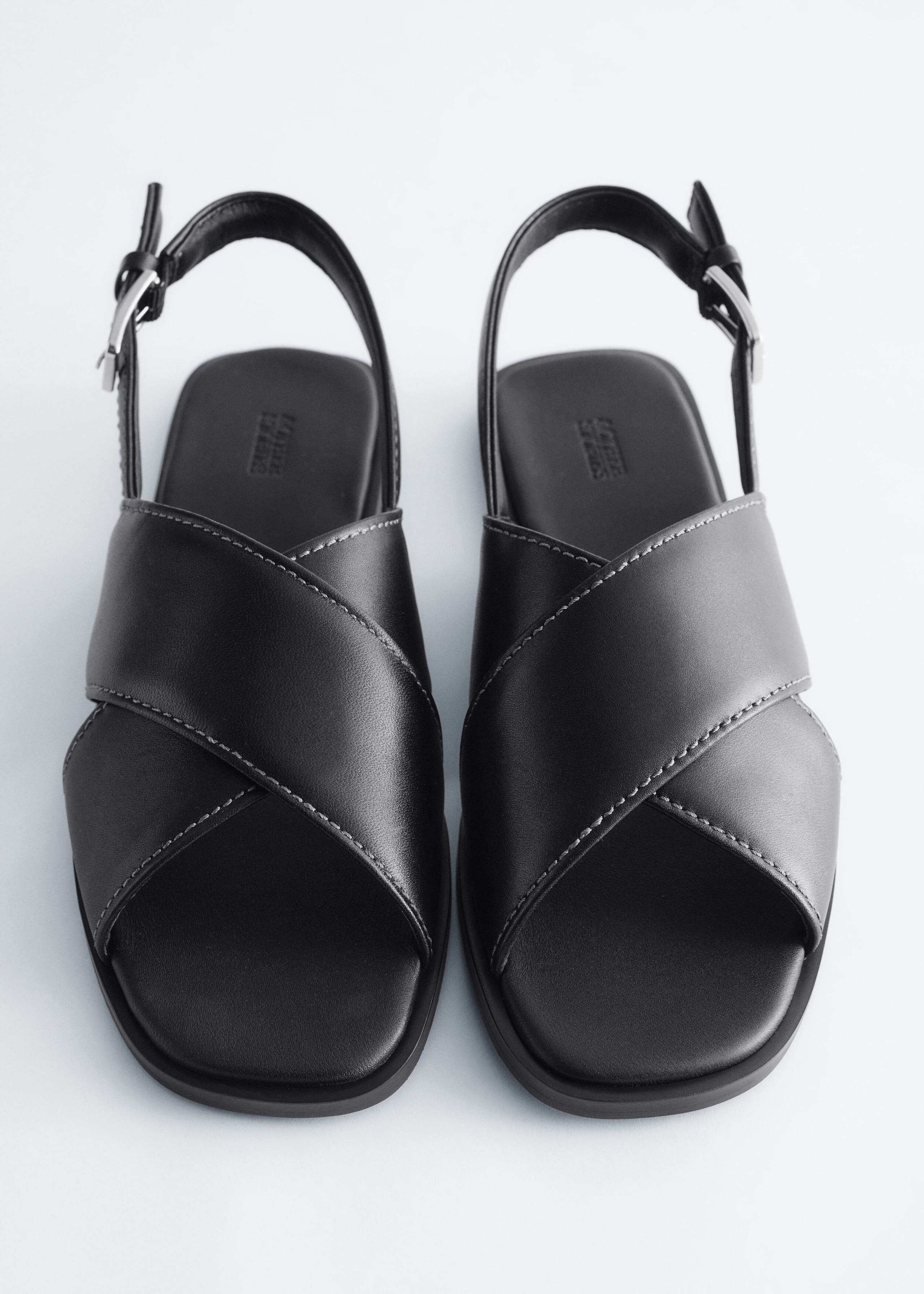 Image of Sandali in pelle con fasce incrociate