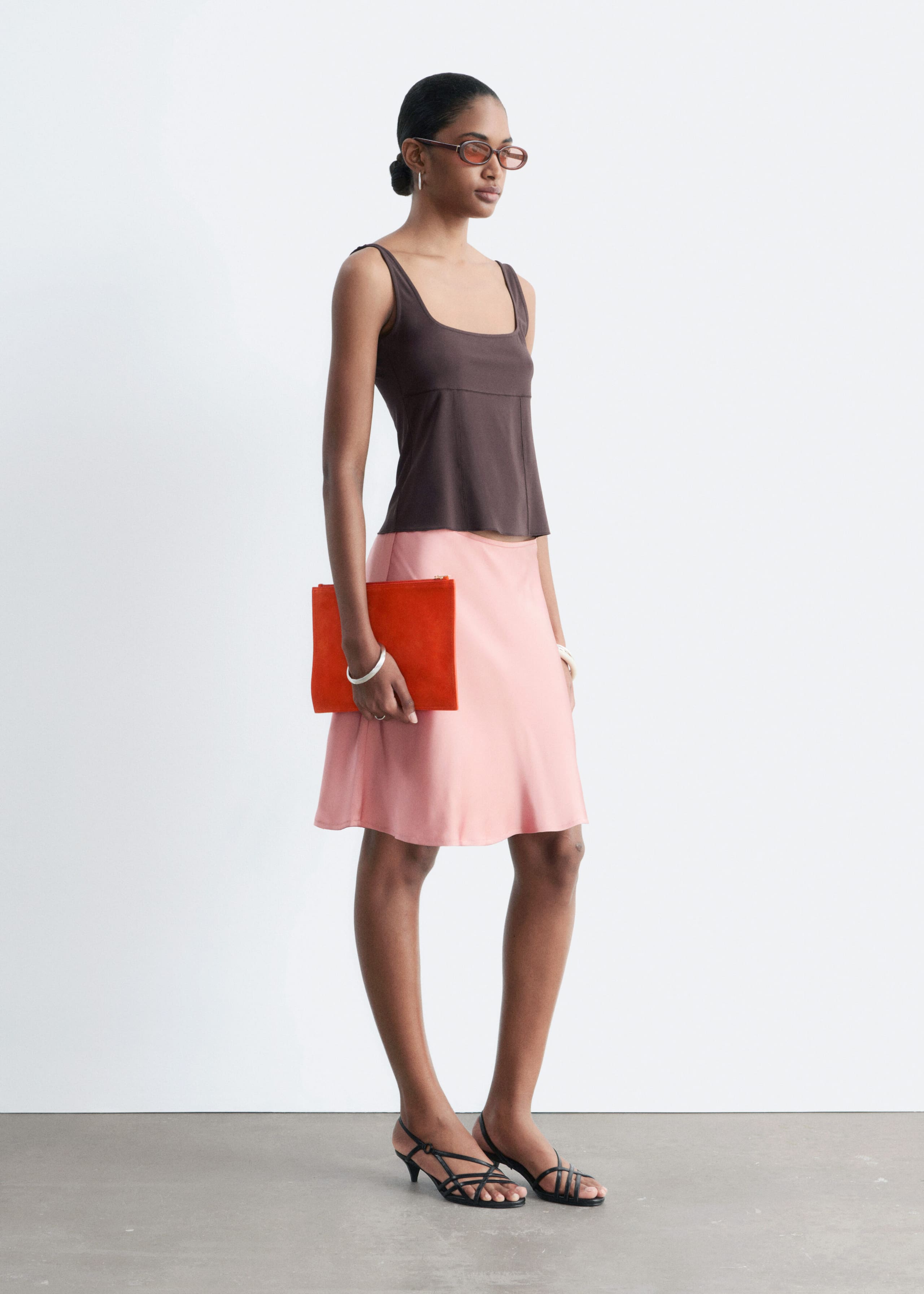 Camiseta de tirantes de escote cuadrado - Marrón oscuro - Lookbook