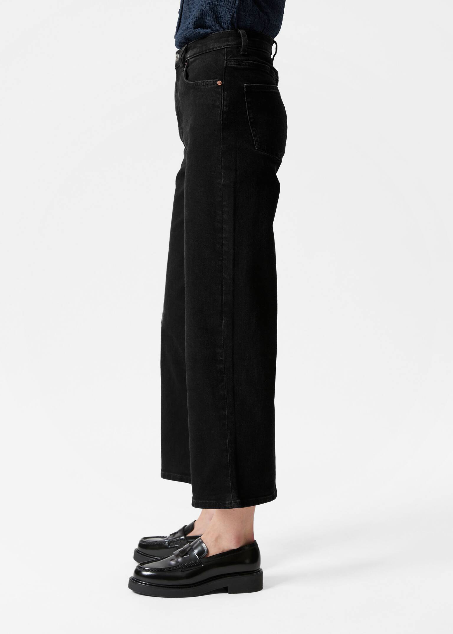Verkürzte Jeans mit weitem Bein - Schwarz/Mittelblau/Hellblau/Weiß - 5
