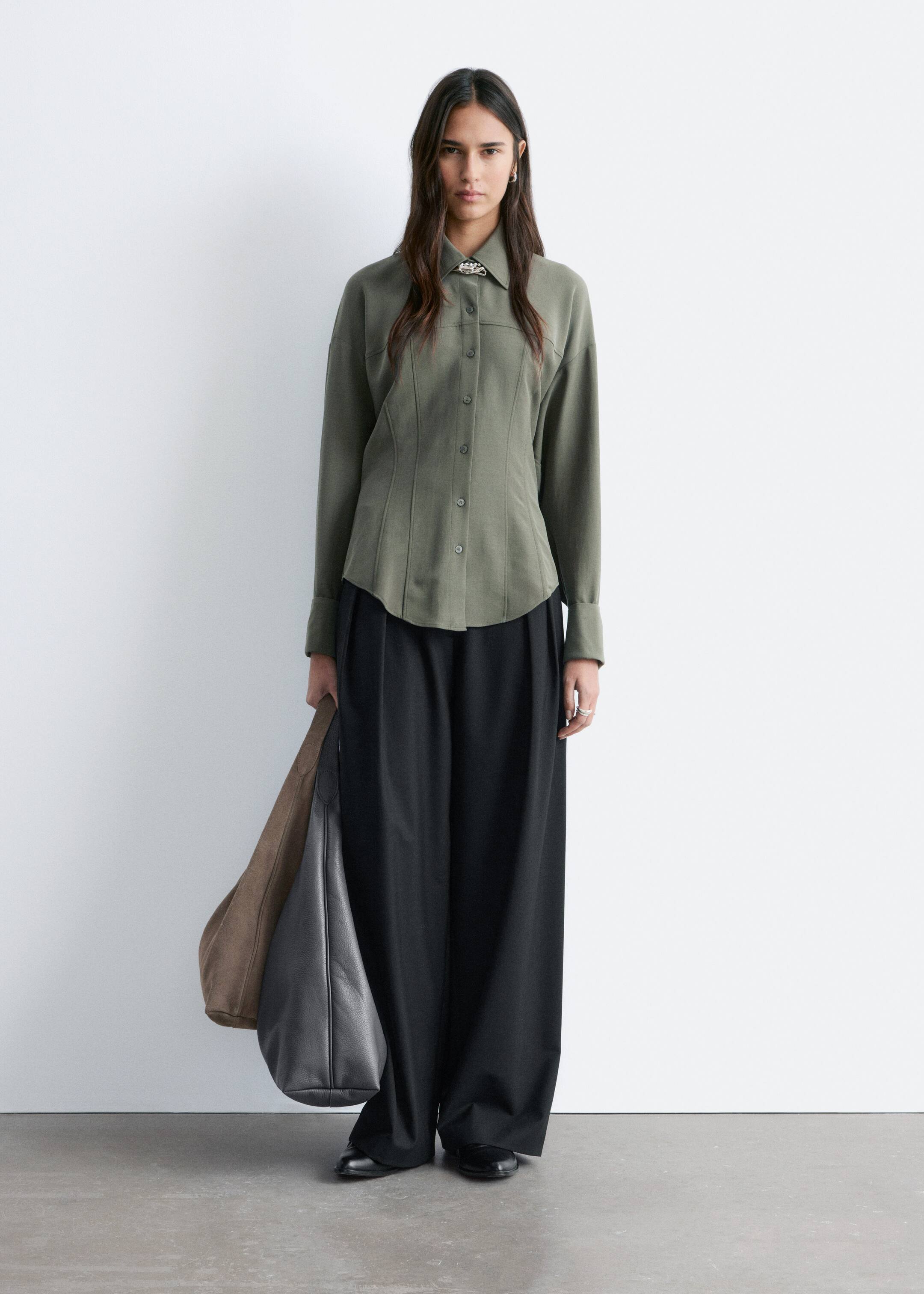 Größeres Bild ansehen: Schmal zulaufendes Hemd mit Ballonärmeln - Dunkles Khaki - Ladies | H&M DE 1