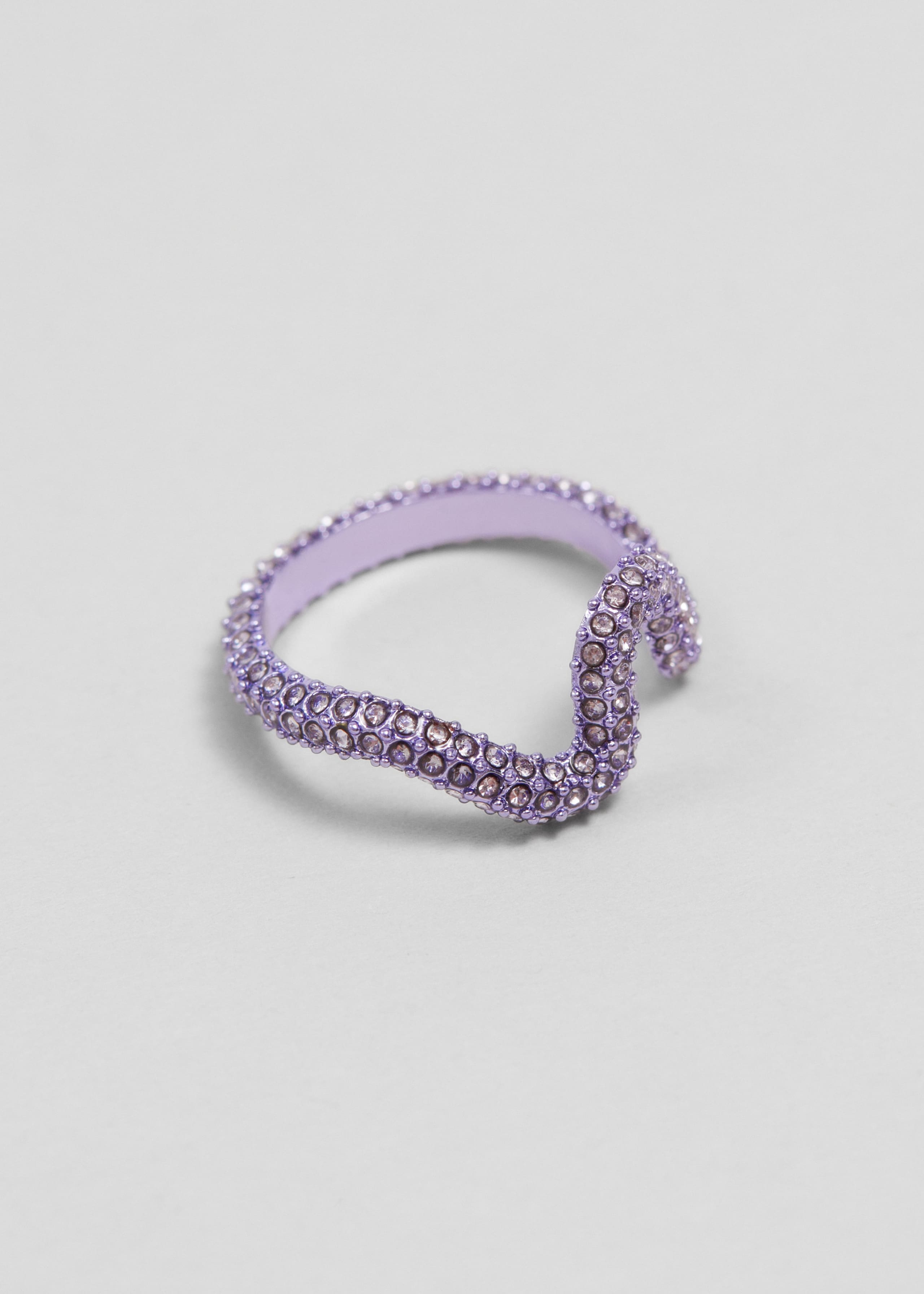 Pierścionek zdobiony kryształkami – Liliowy – Martwa natura