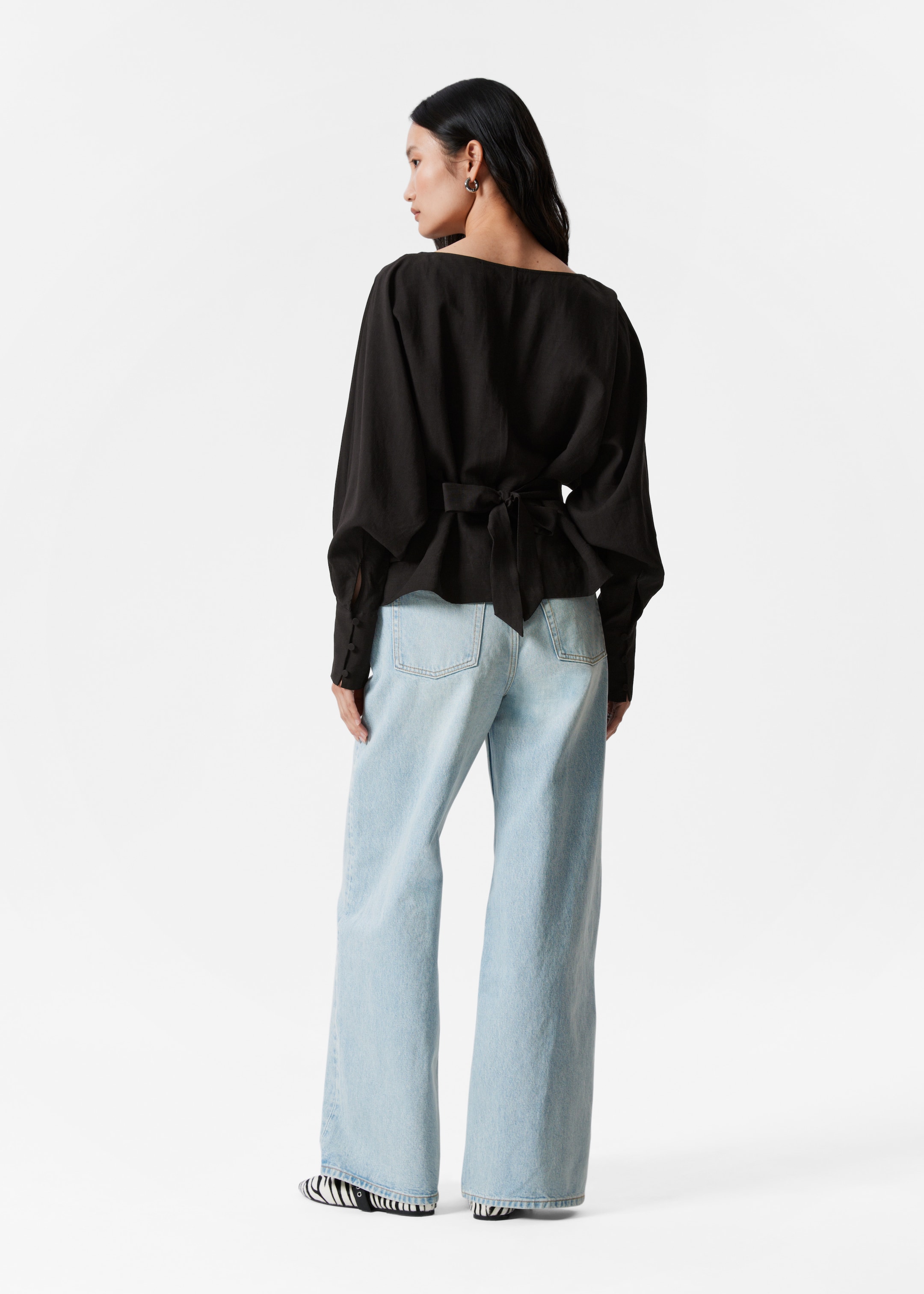 Visualizza immagine più grande: Blusa a pieghe con scollo a barchetta - Nero - DONNA | H&M IT 5