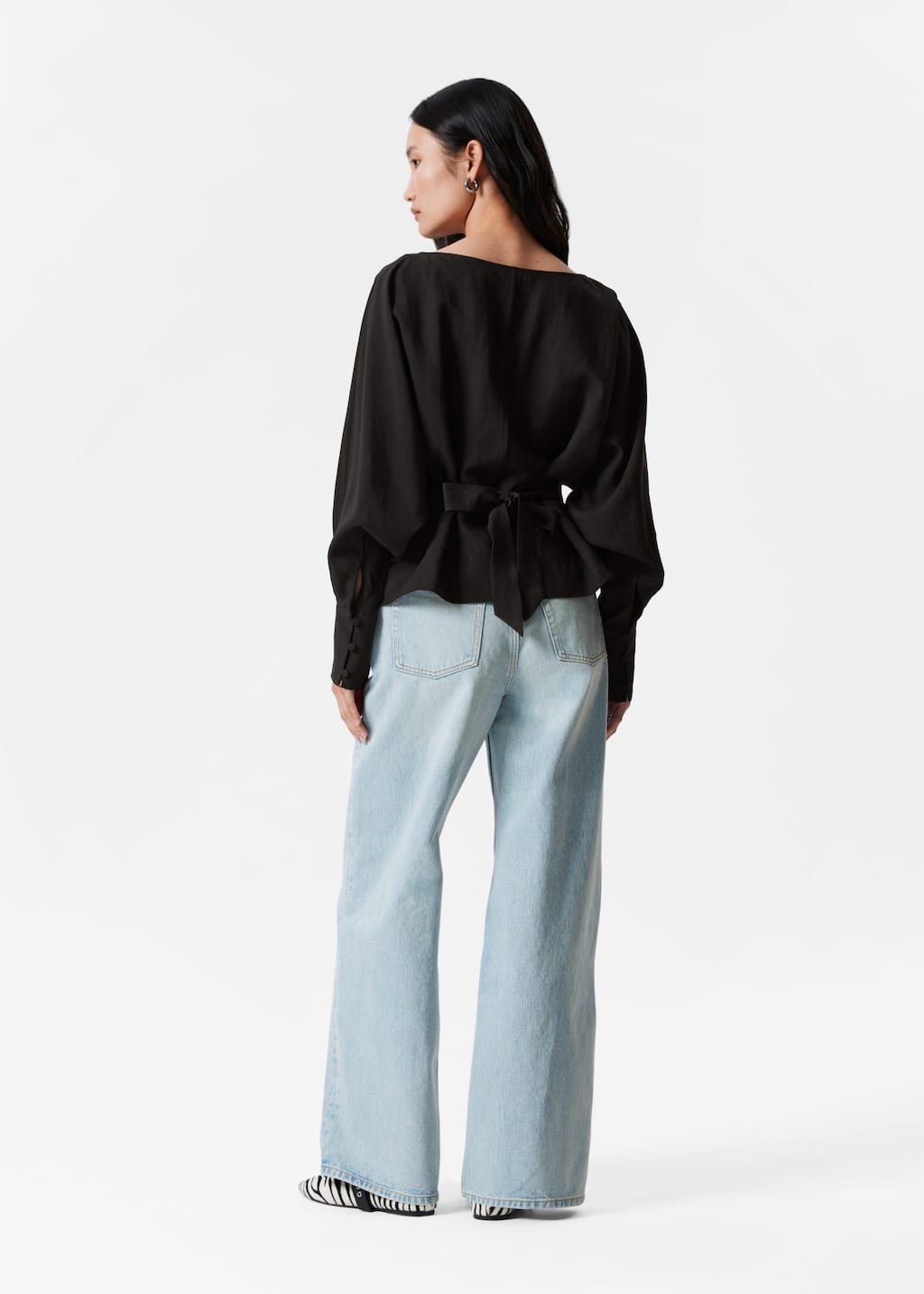 Image of Blusa a pieghe con scollo a barchetta